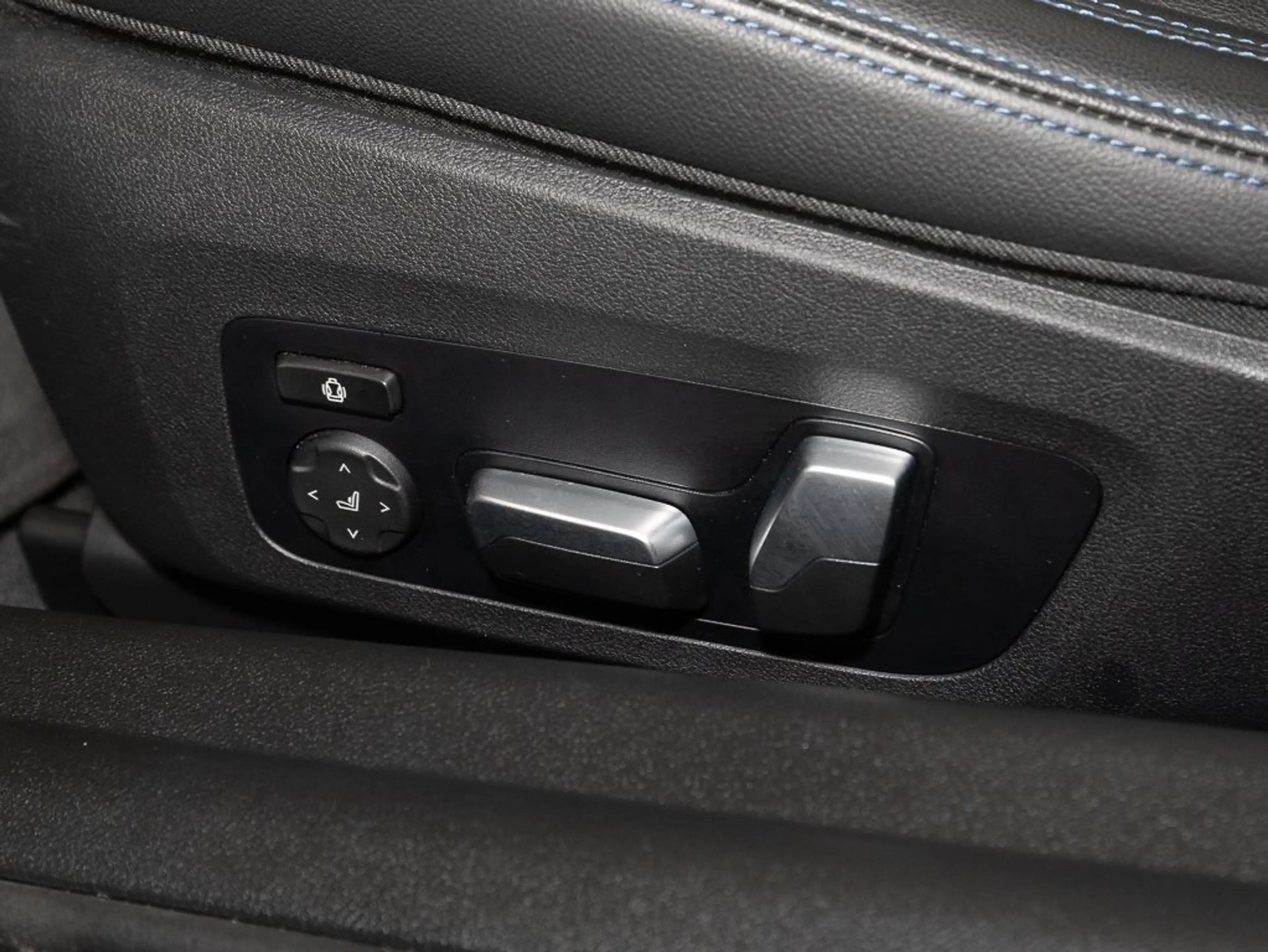BMW 240 M240i xDrive Coupé M Sport HUD PANO AHK 360°KAM — photo 11