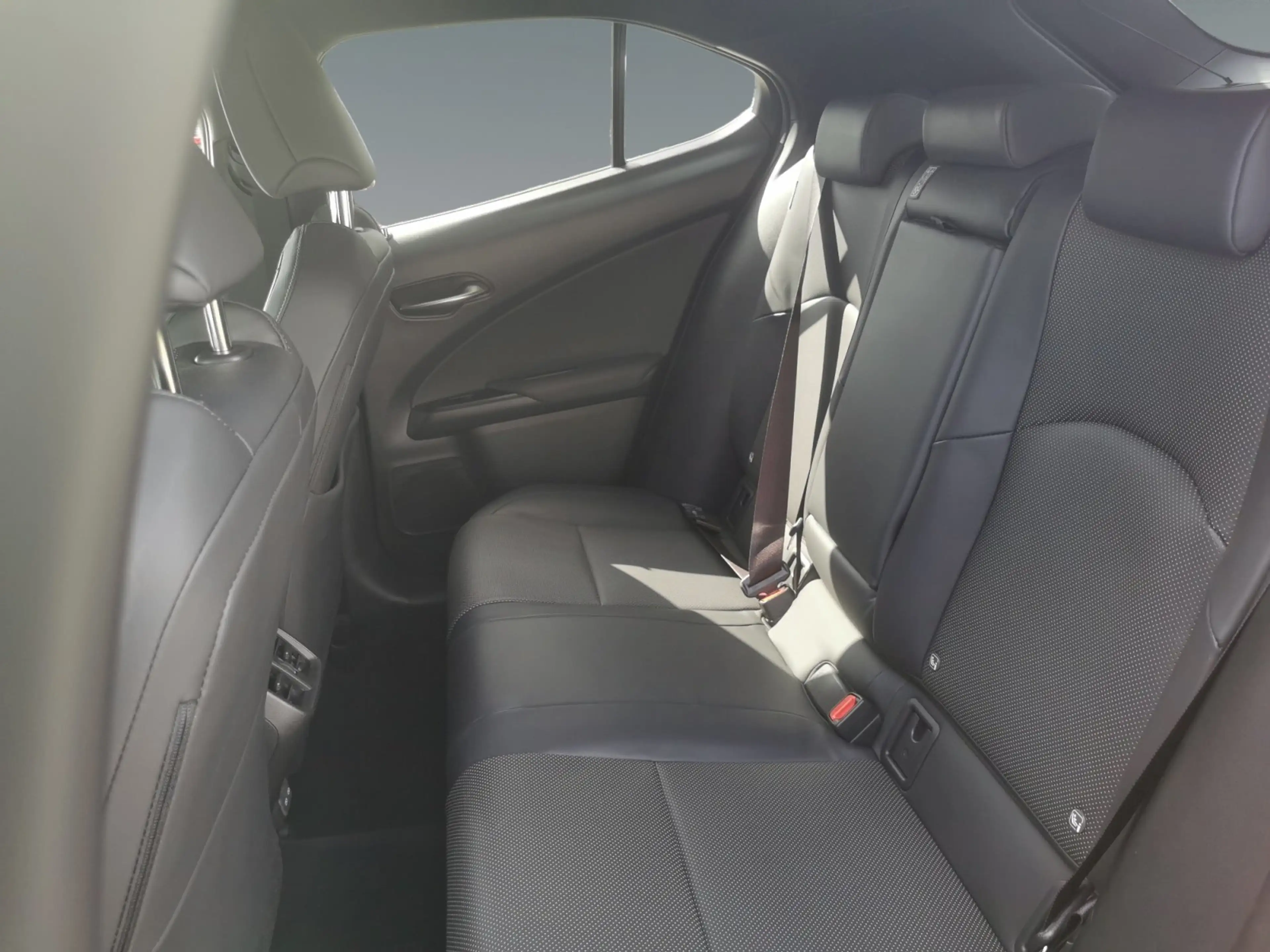 Lexus UX 250h SHZ*eSV*Carplay — photo 14