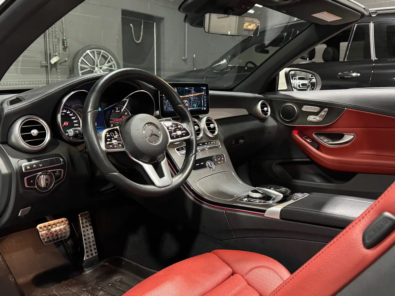 Mercedes-Benz C-Class снимка Mercedes-Benz C-Class