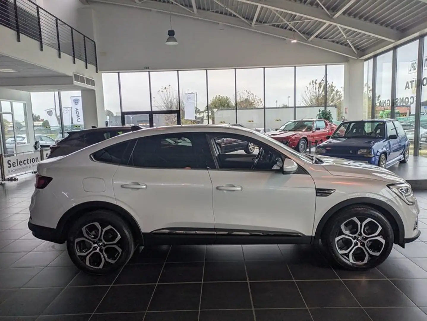 Renault Arkana 1.6 E-Tech full hybrid Intens 145cv Bianco - 2