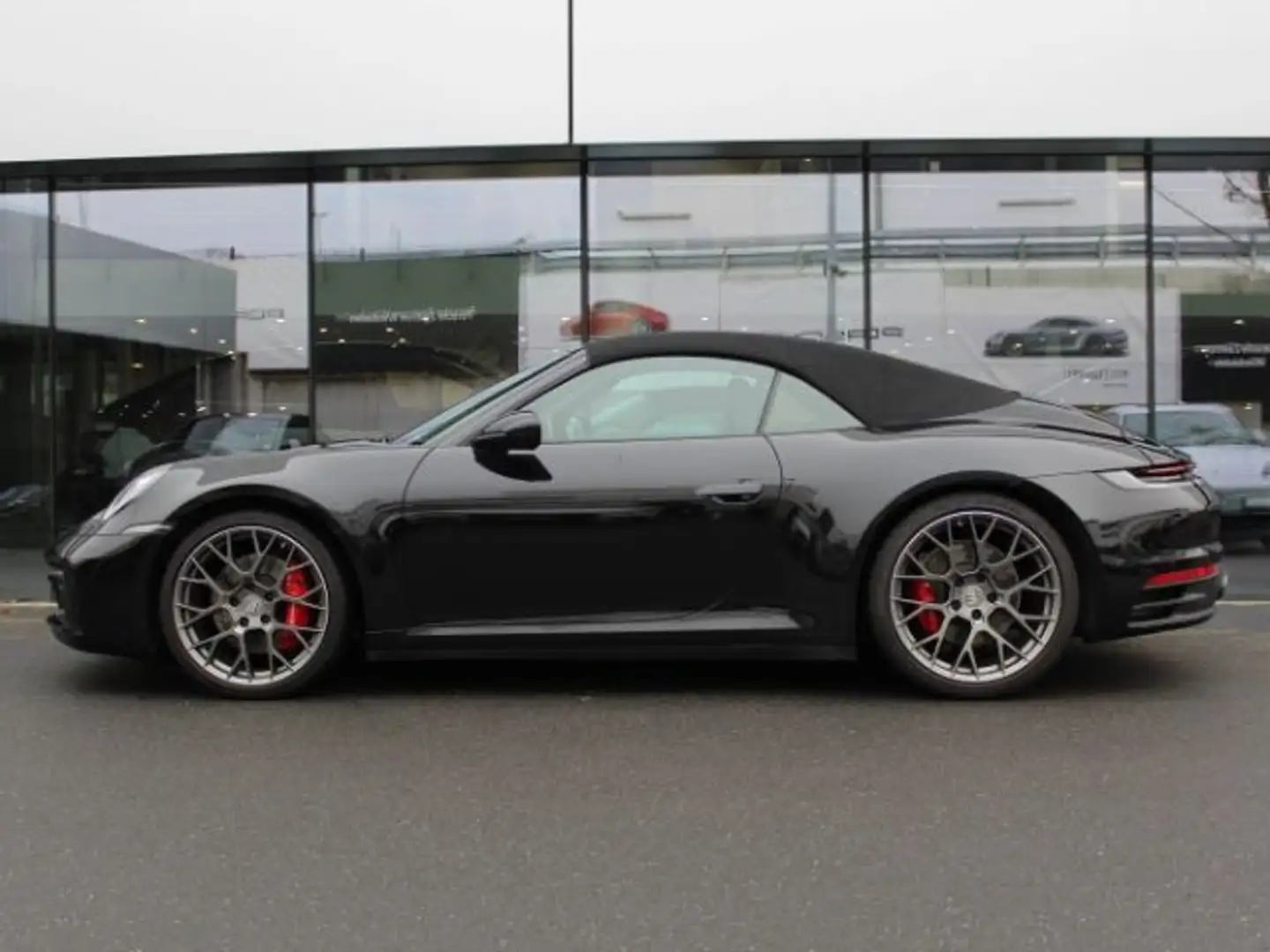 Porsche 992 (911) Carrera 4S Cabriolet Schwarz - 2