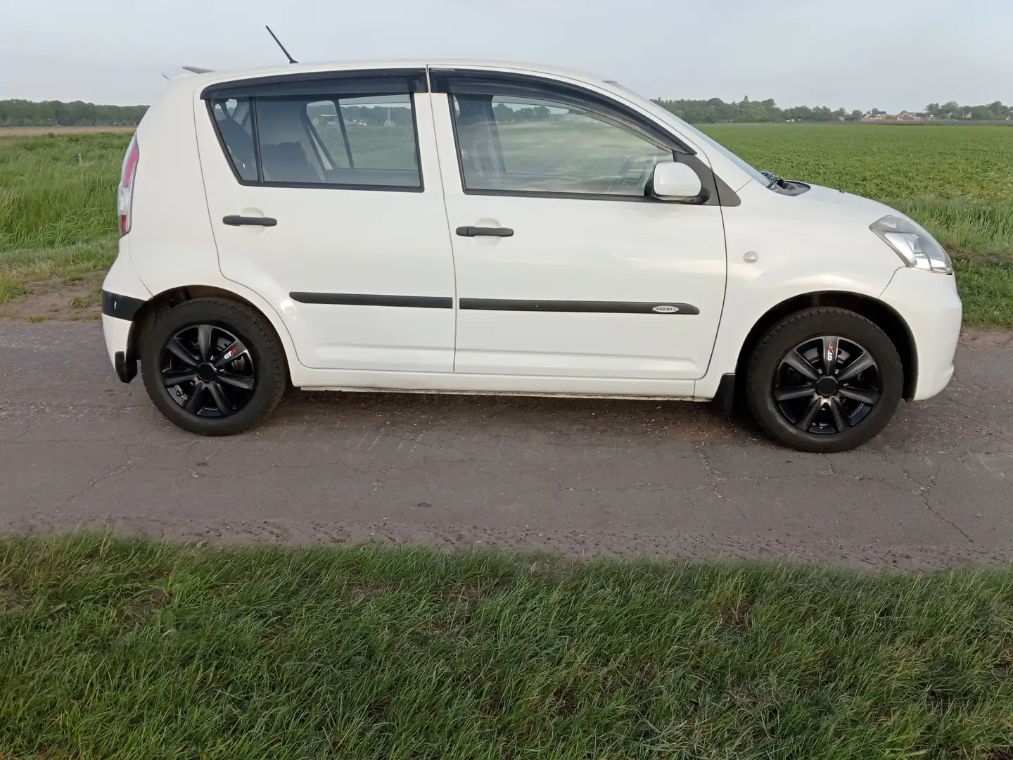 Daihatsu Sirion 1.3-16V Comfort Blanco - 2