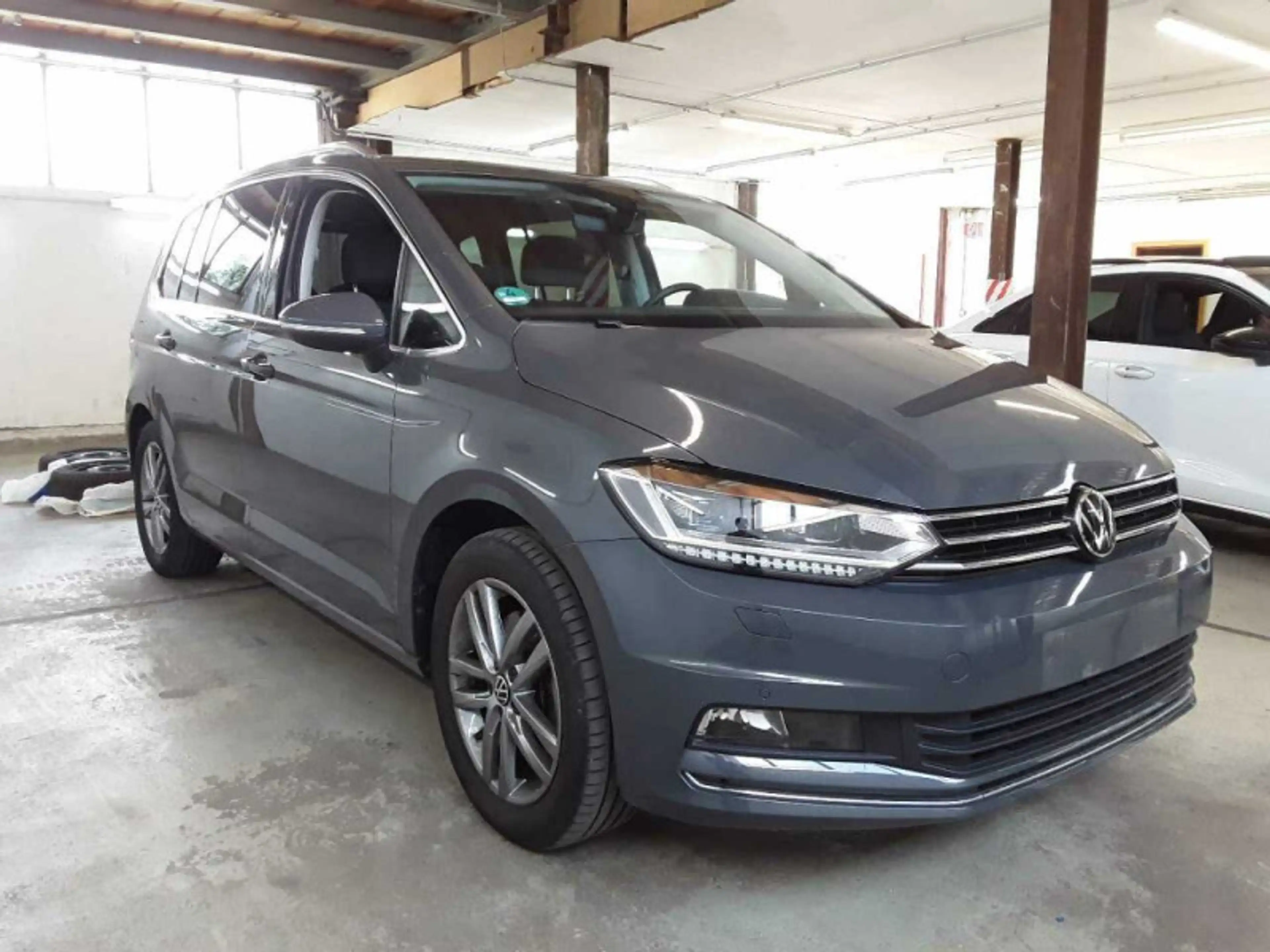 Volkswagen Touran Highline 7Sitzer*Navi*W-Paket*PDC*AHK*ACC