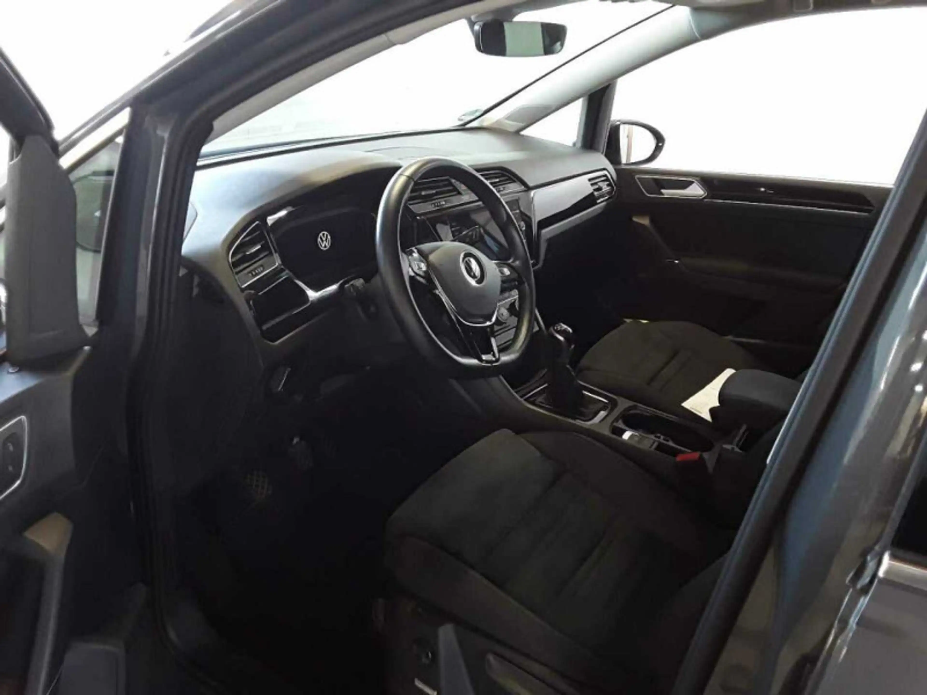 Volkswagen Touran Highline 7Sitzer*Navi*W-Paket*PDC*AHK*ACC — photo 3