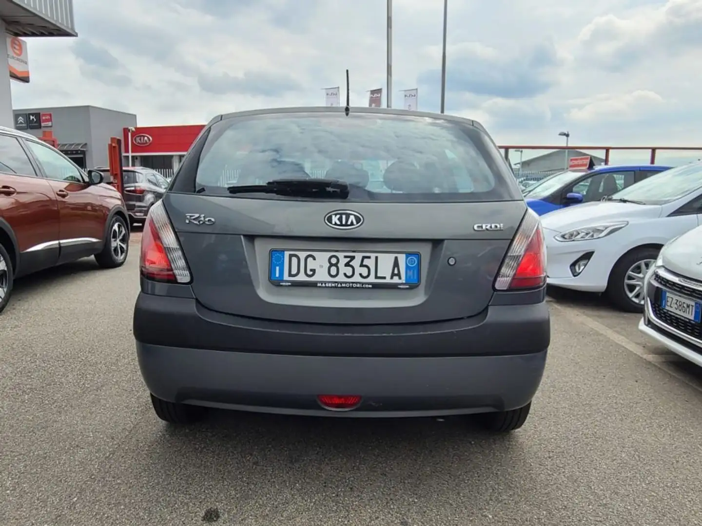 Kia Rio 1.5 16V CRDi 5p. Gris - 2
