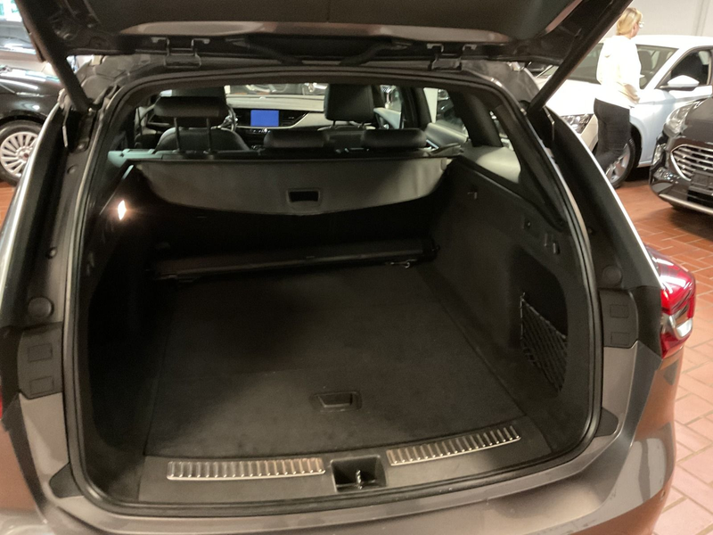 Opel Insignia Sports Tourer Elegance LED,AHK,Leder — photo 8