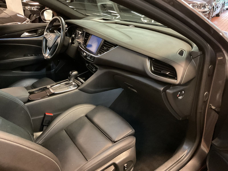 Opel Insignia Sports Tourer Elegance LED,AHK,Leder — photo 12