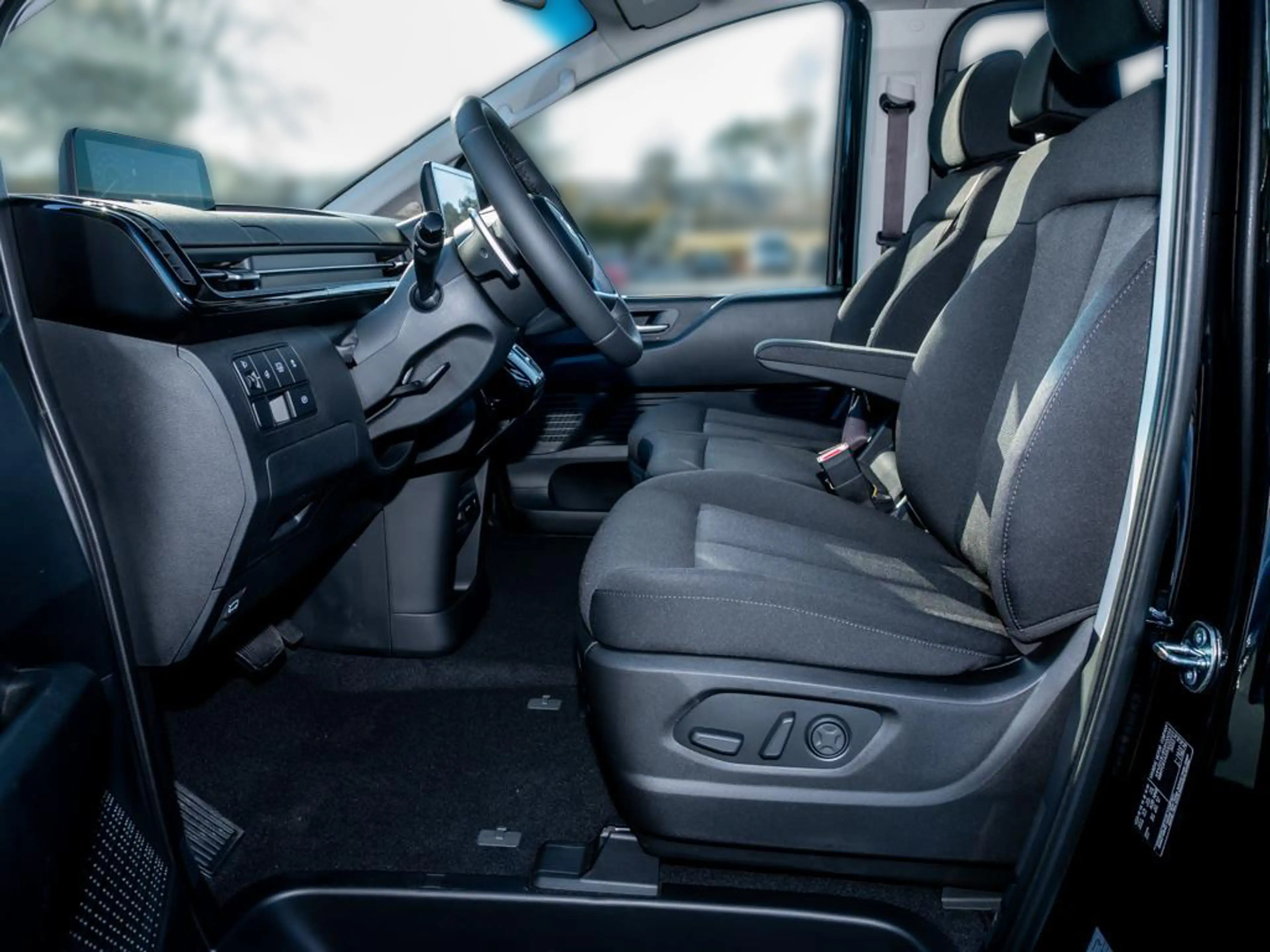 Hyundai STARIA HEV 9-Sitzer Trend Easy-Access-Paket — photo 8