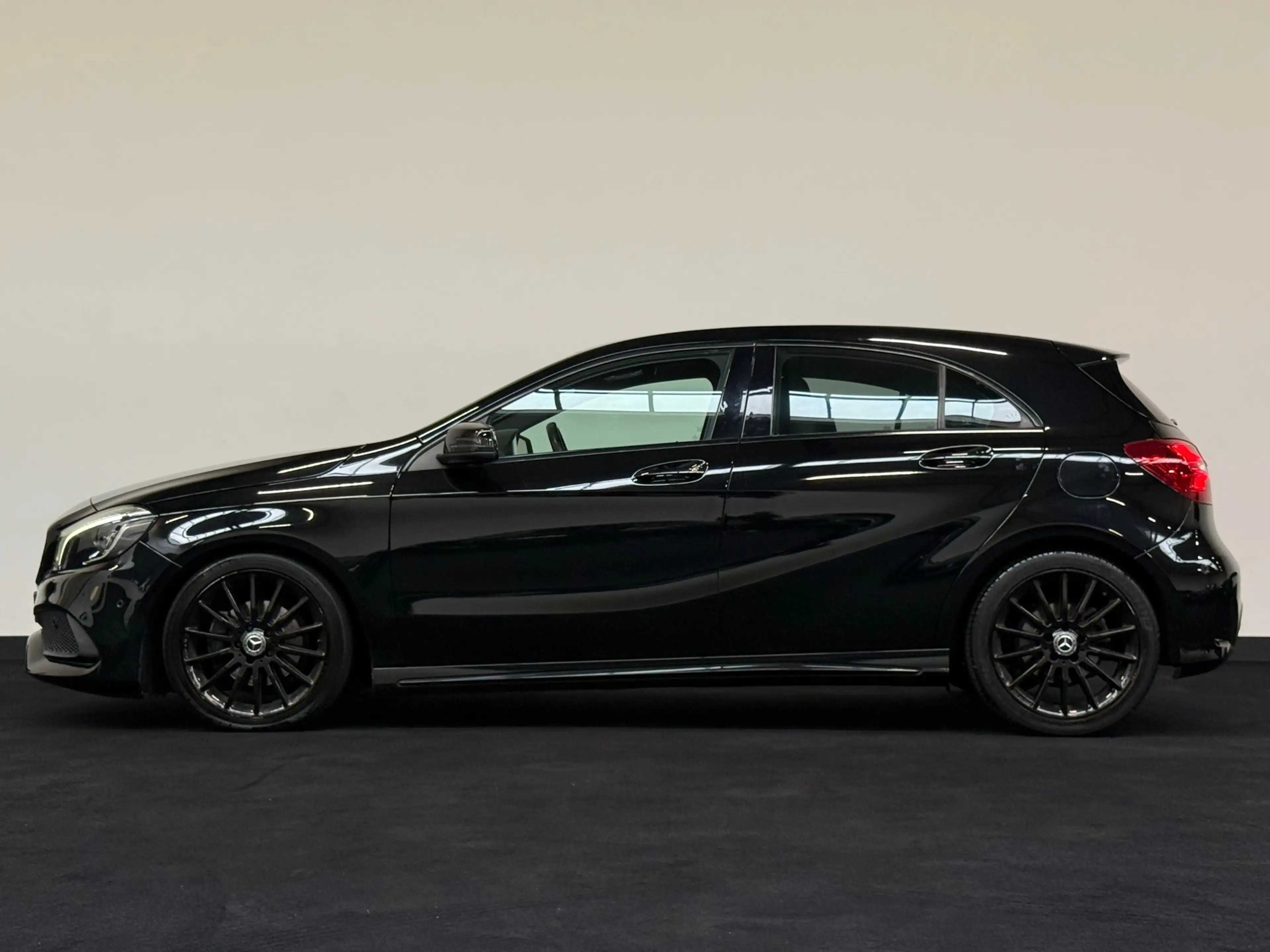 Mercedes-Benz A 180 AMG Night Dynamic Sfeer Led NAP — photo 3