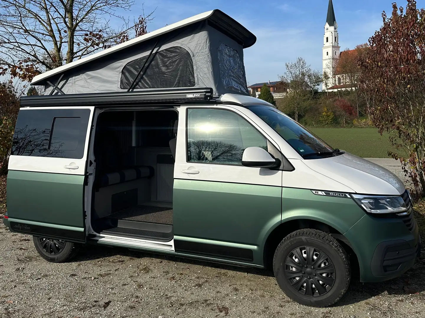 Volkswagen T6.1 Transporter inkl. Salty Blue Premium Ausbau // Camper - 1