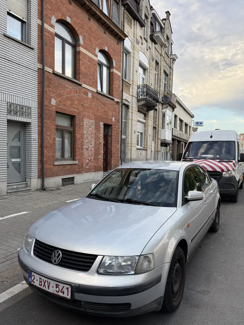 Volkswagen Passat 1.6FSi Argent - 2