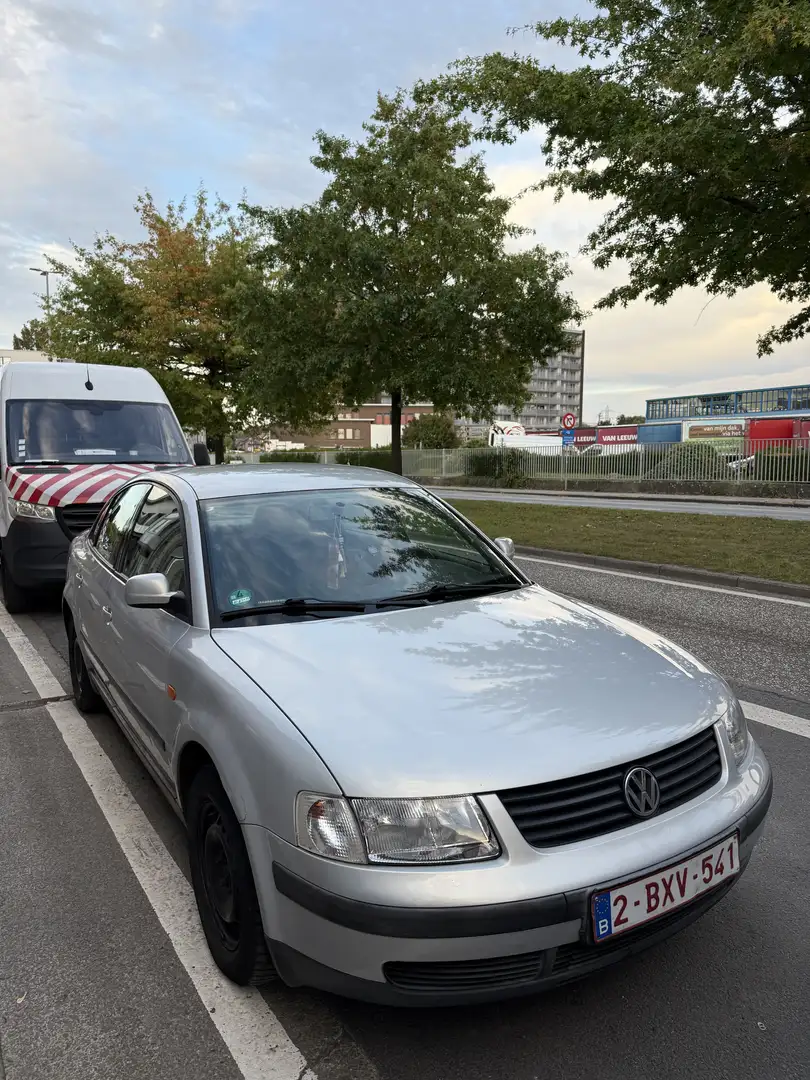 Volkswagen Passat 1.6FSi Argent - 1