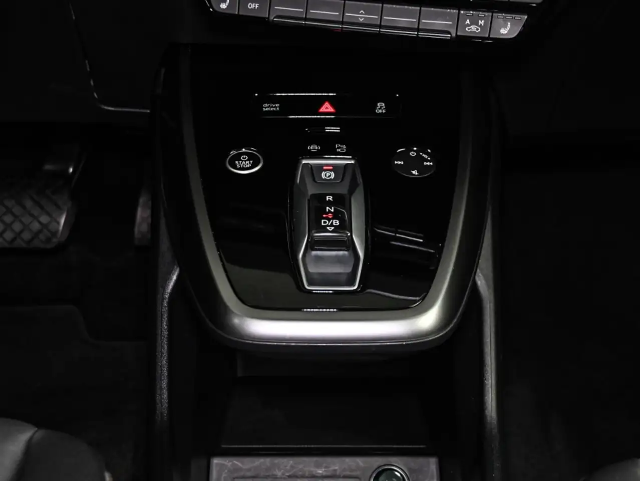 Audi Q4 e-tron снимка Audi Q4 e-tron