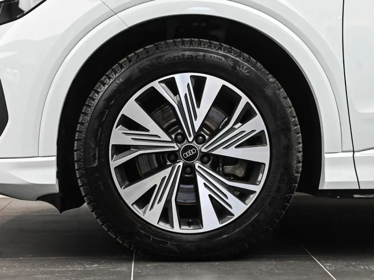 Audi Q4 e-tron снимка Audi Q4 e-tron