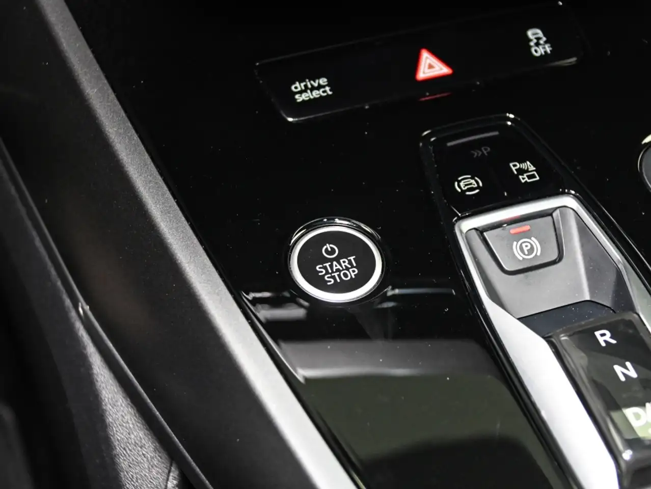 Audi Q4 e-tron снимка Audi Q4 e-tron