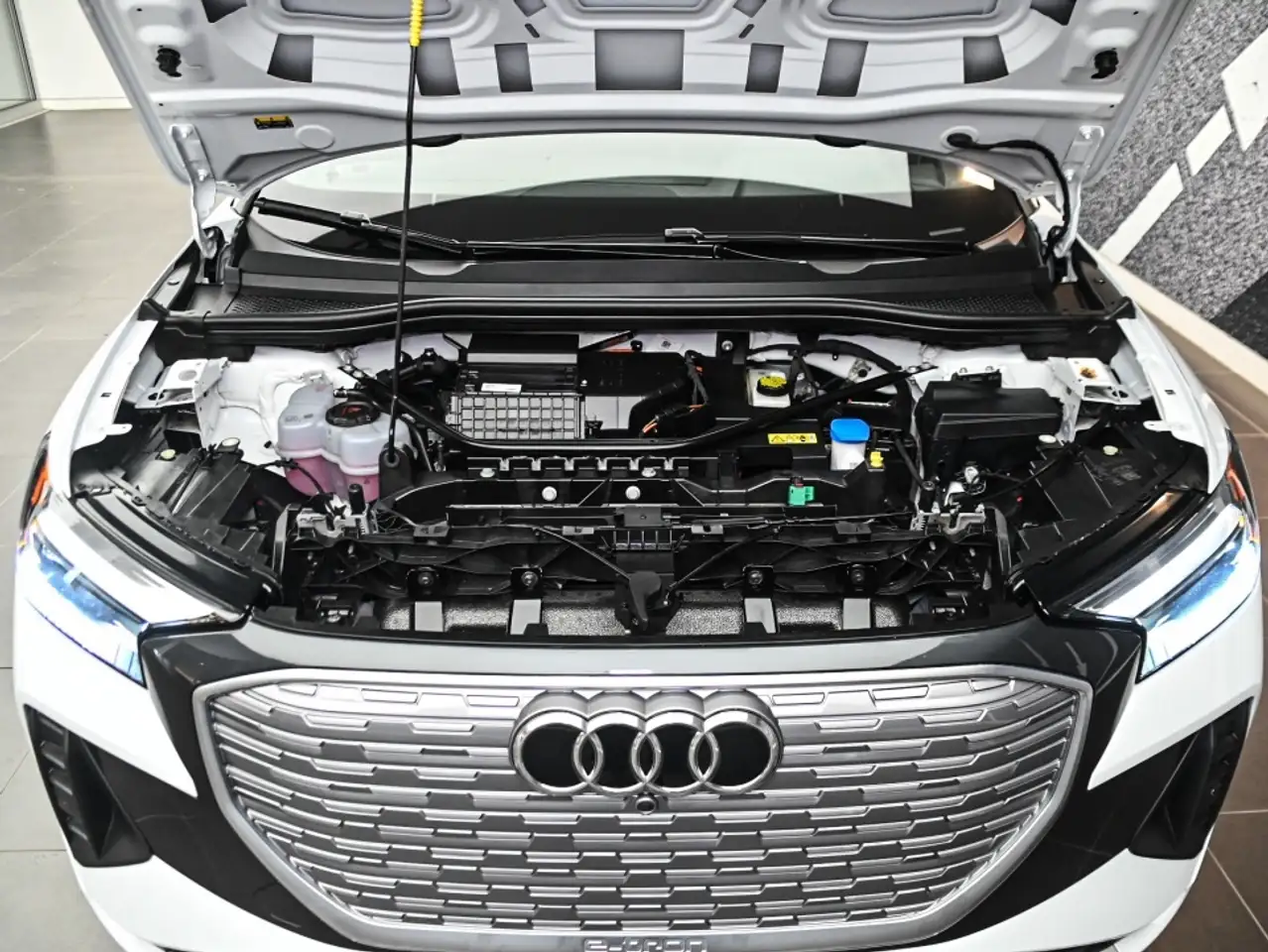 Audi Q4 e-tron снимка Audi Q4 e-tron