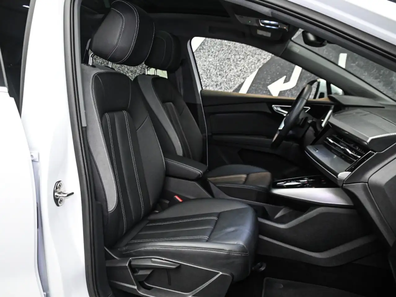 Audi Q4 e-tron снимка Audi Q4 e-tron