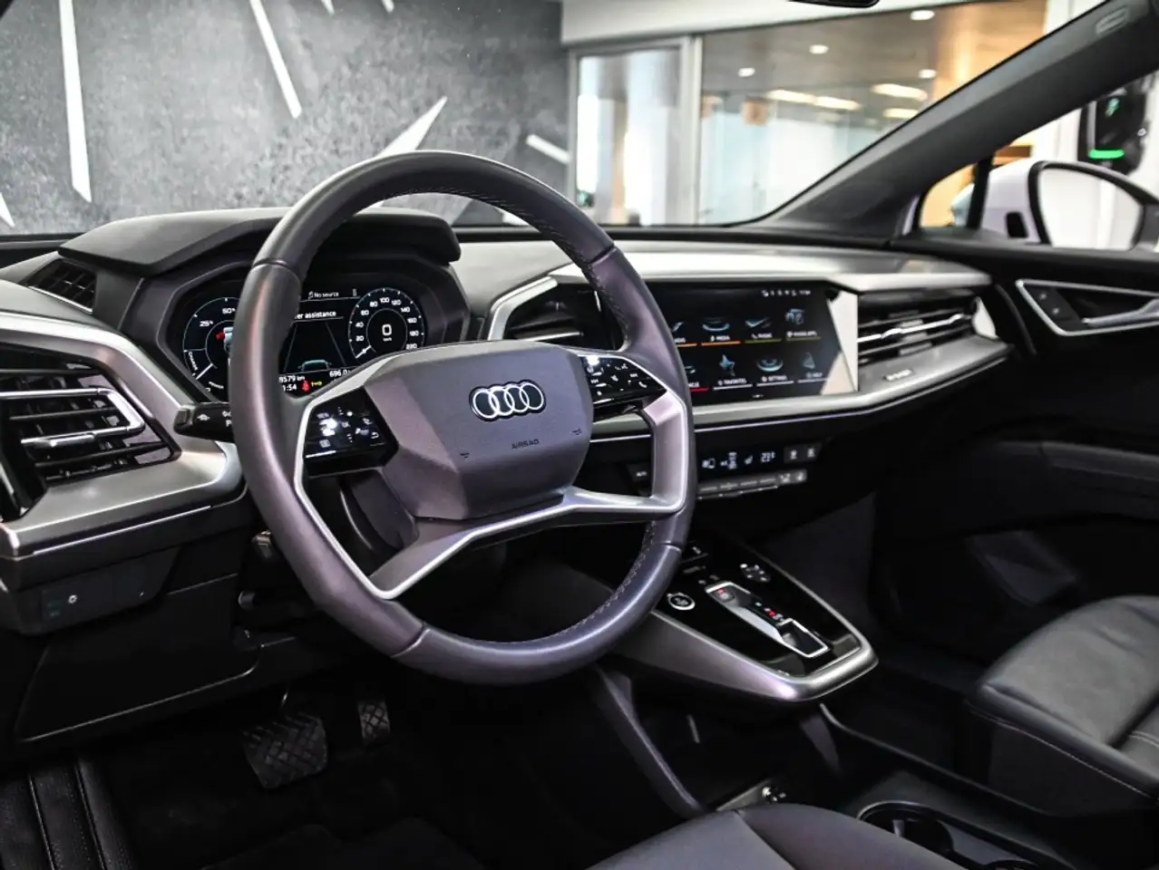 Audi Q4 e-tron снимка Audi Q4 e-tron