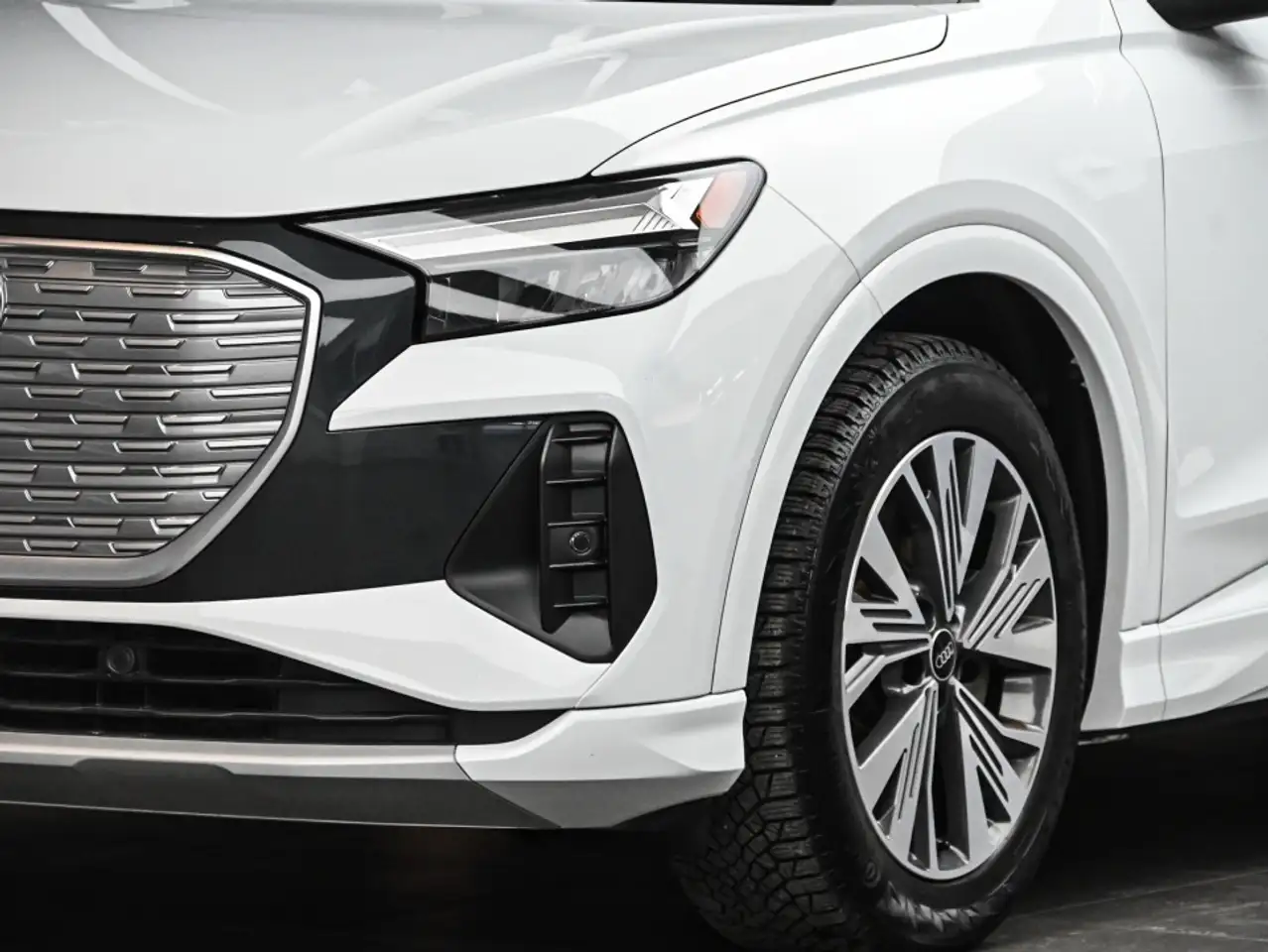 Audi Q4 e-tron снимка Audi Q4 e-tron