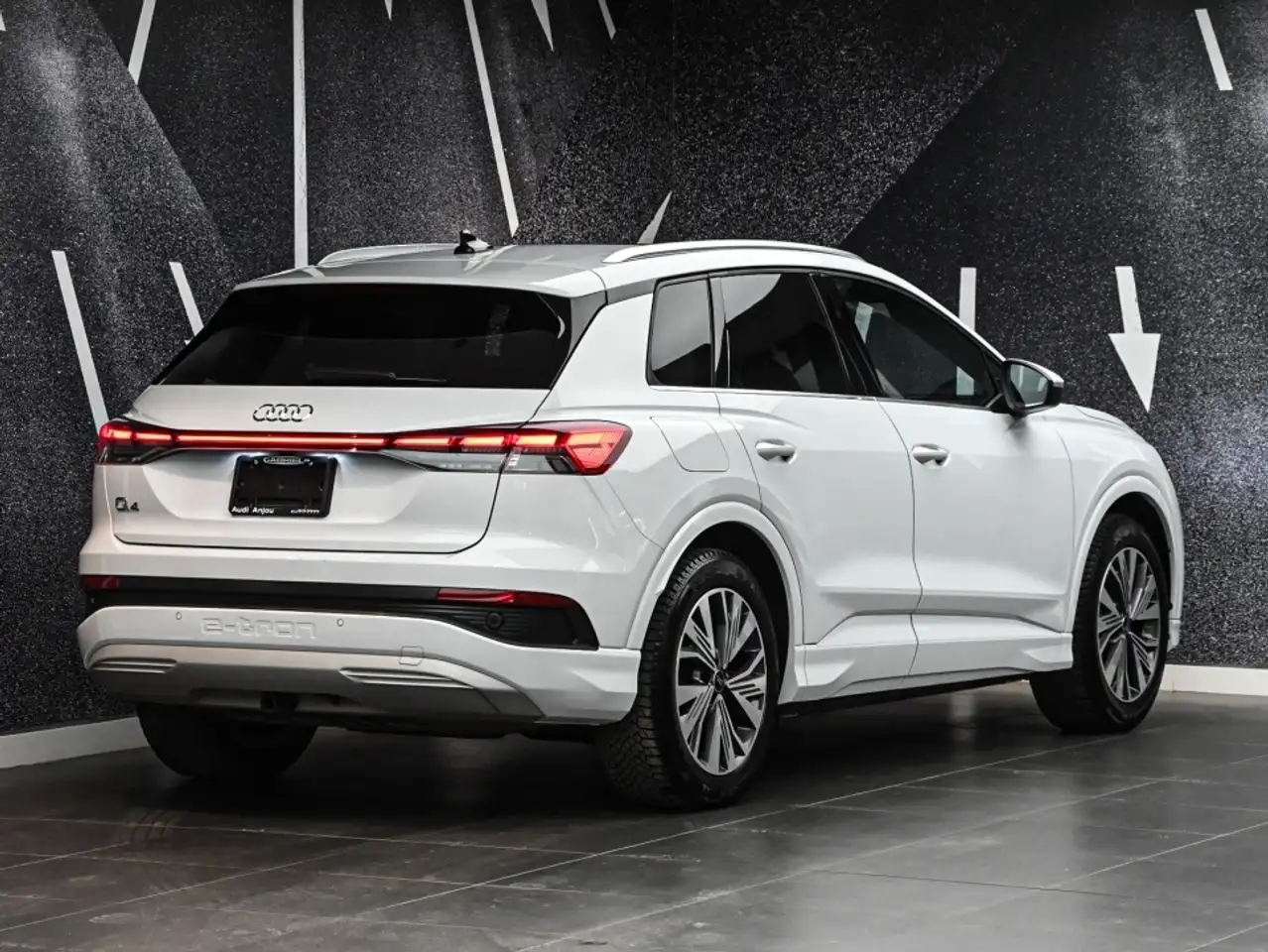 Audi Q4 e-tron снимка Audi Q4 e-tron