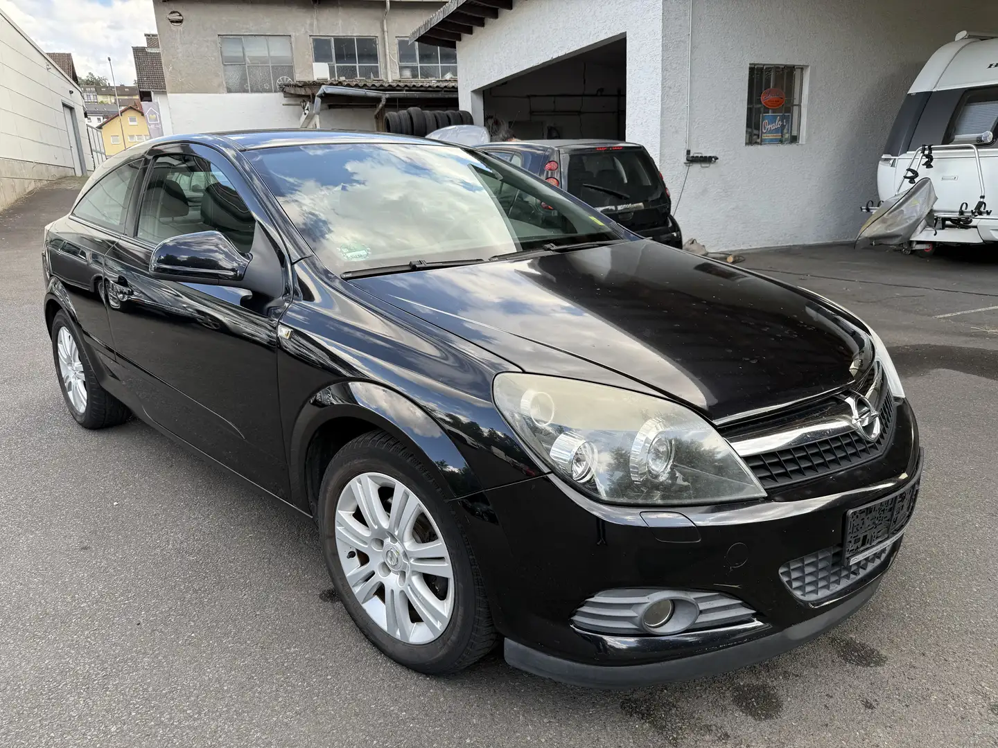 Opel Astra Innovation Schwarz - 1