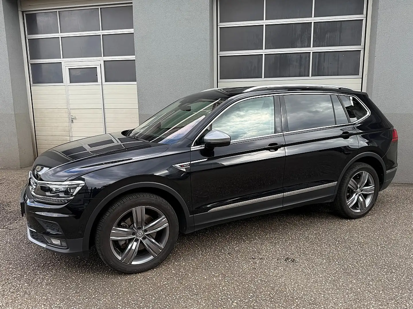 Volkswagen Tiguan Allspace 2,0 TDI 4Motion Highline DSG Noir - 1
