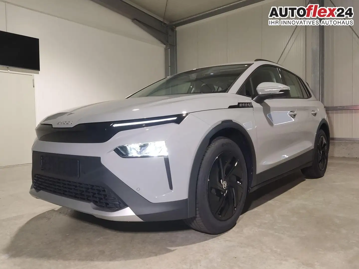 Skoda Elroq 50 - 55 kWh 170 PS Anhängerkupplung-Navi-AppleC... Grijs - 1