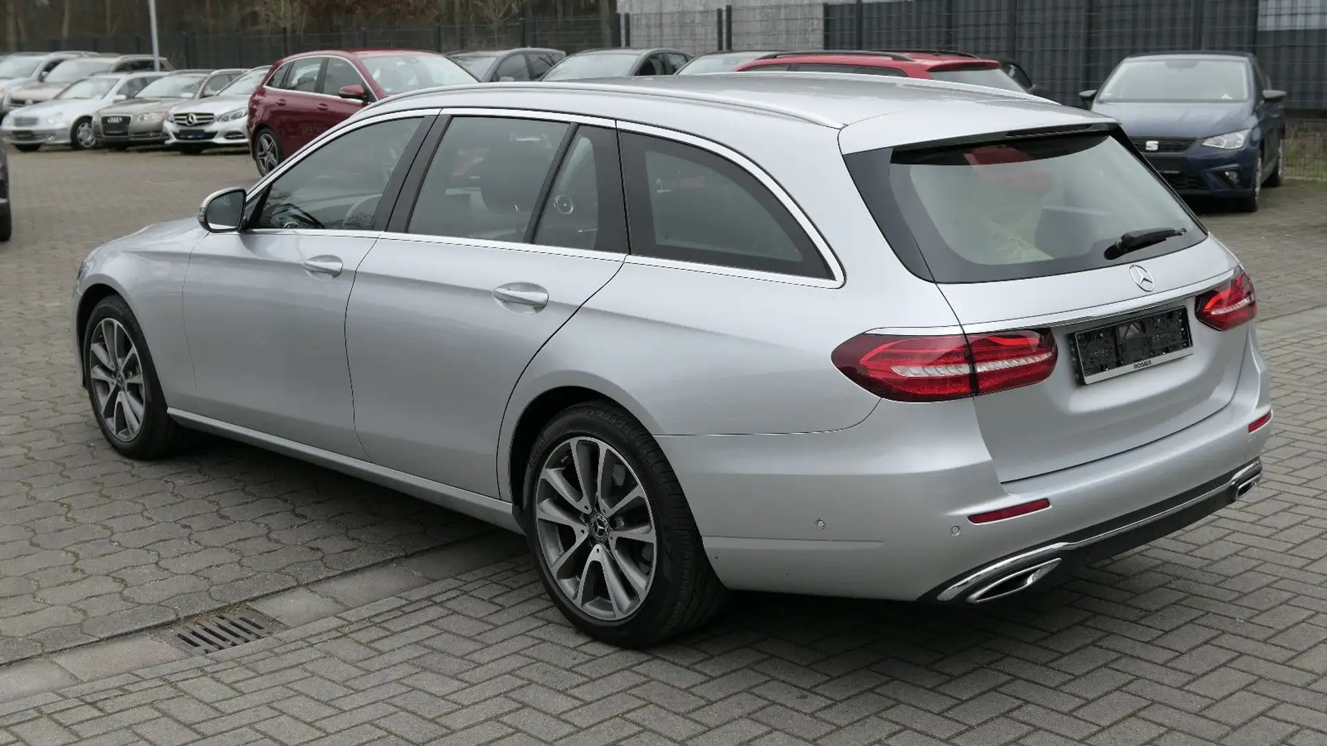 Mercedes-Benz E 350 Avantgarde/1-Hand/LED/ACC/8-Alu/AHK Argent - 2