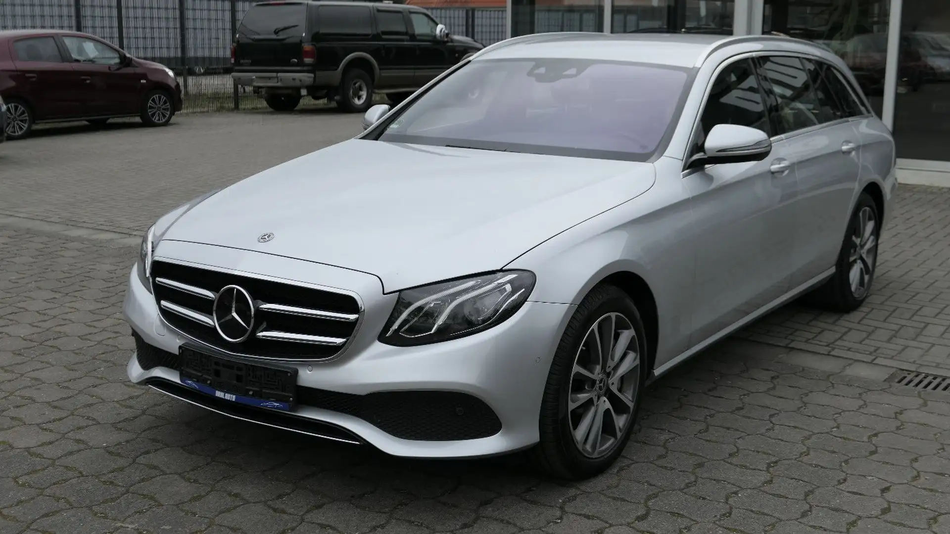 Mercedes-Benz E 350 Avantgarde/1-Hand/LED/ACC/8-Alu/AHK Argent - 1