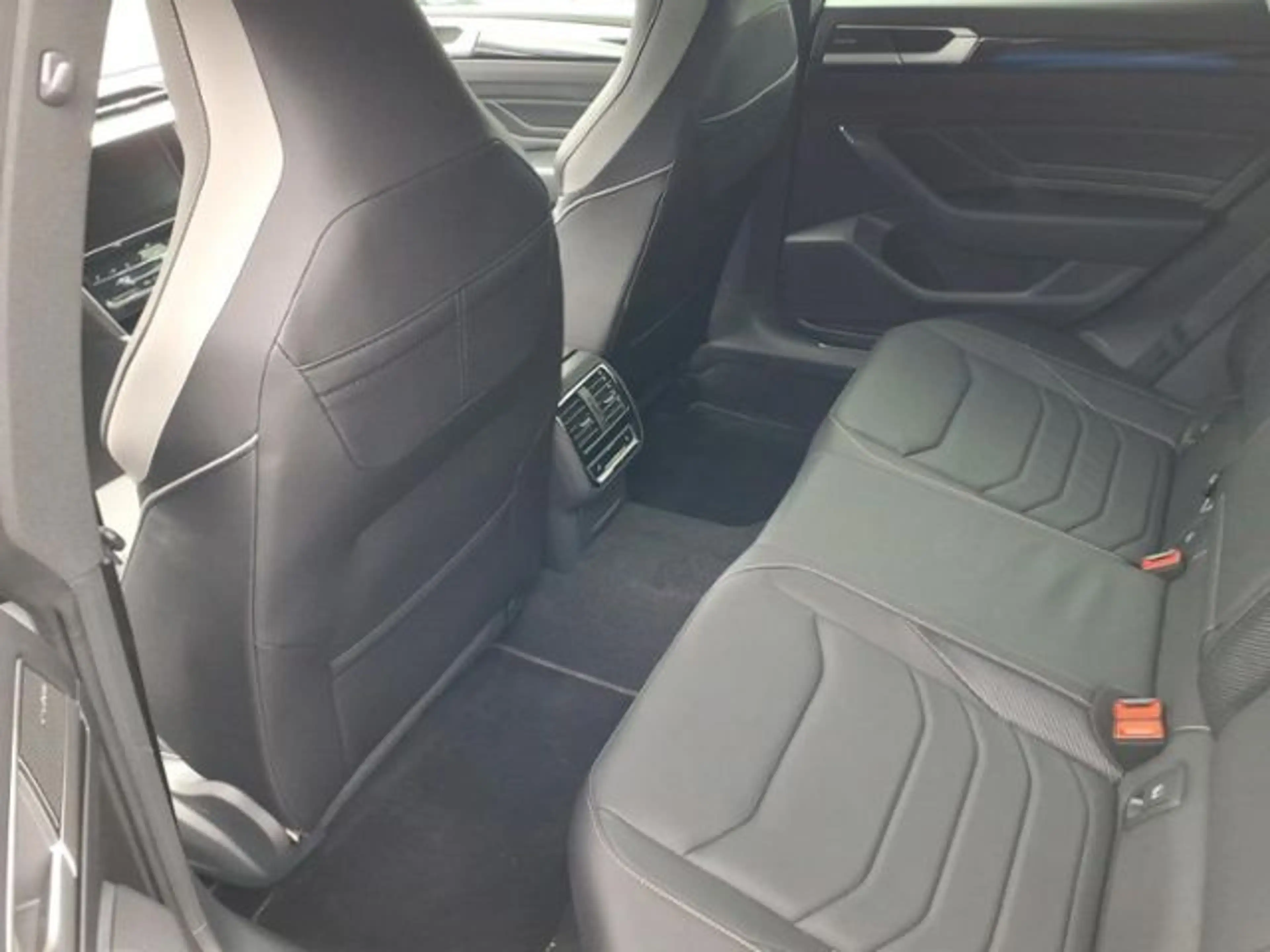 Volkswagen Arteon Shooting Brake R-Line 2,0 l TSI DSG StHzg — photo 6