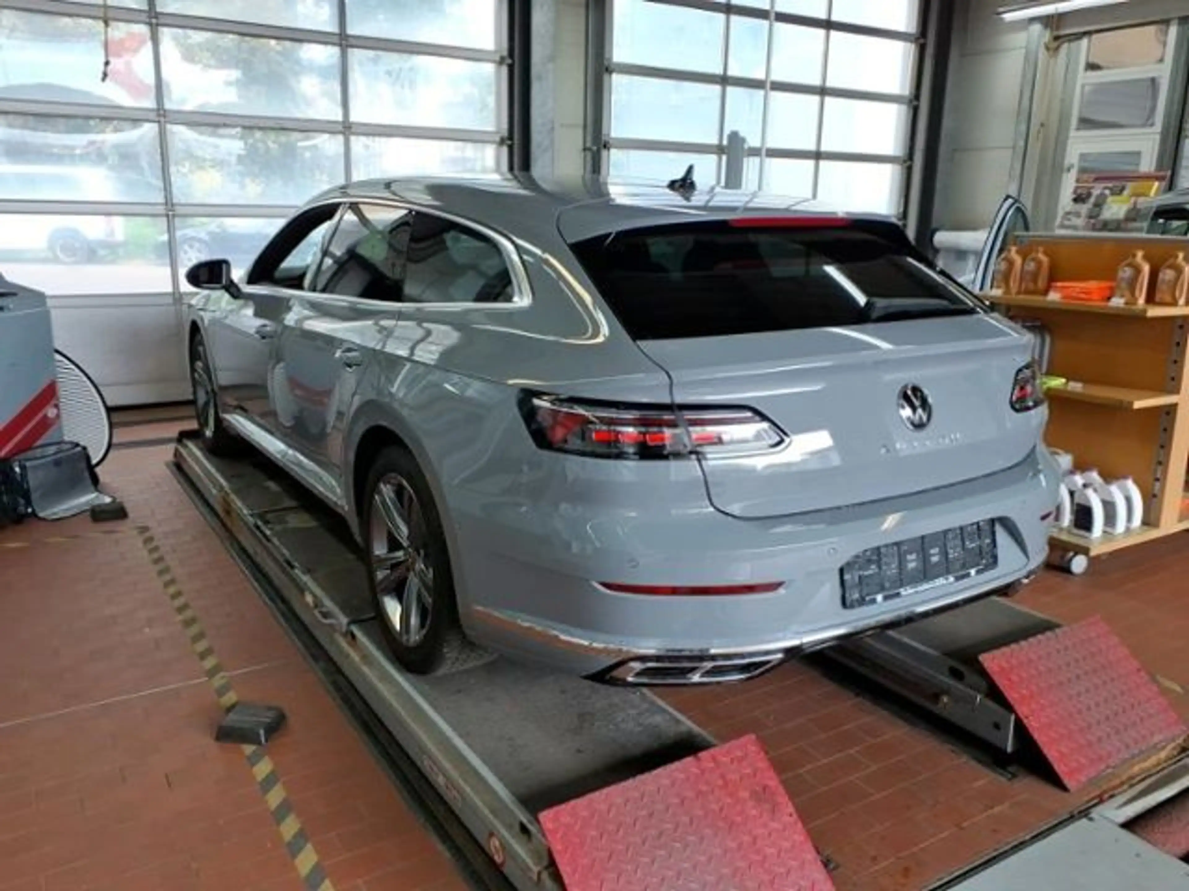 Volkswagen Arteon Shooting Brake R-Line 2,0 l TSI DSG StHzg — photo 3