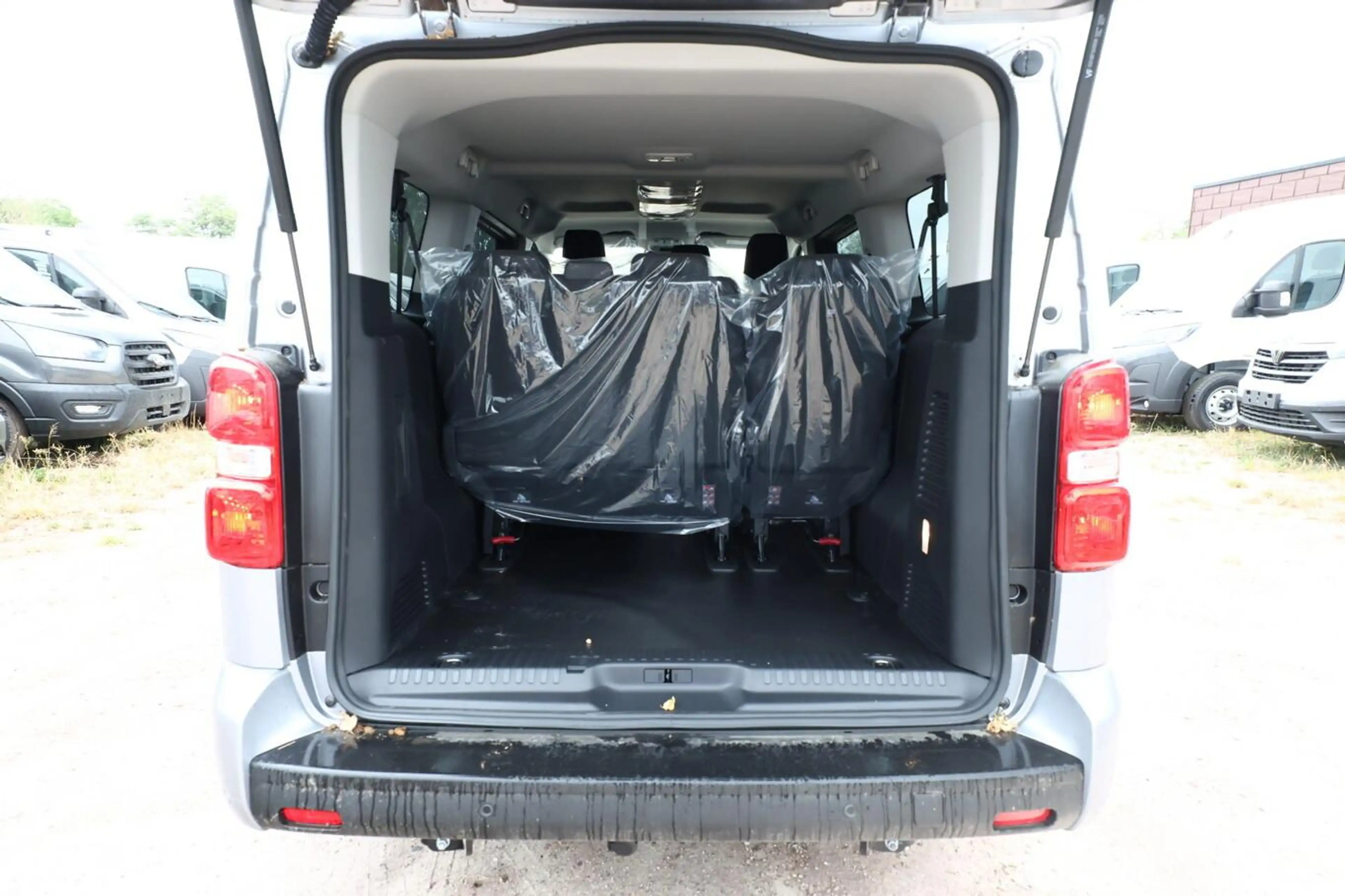 Peugeot Traveller Active L3 9S KlimaP AHK SHZ CarP LED 132 kW (17... — photo 11