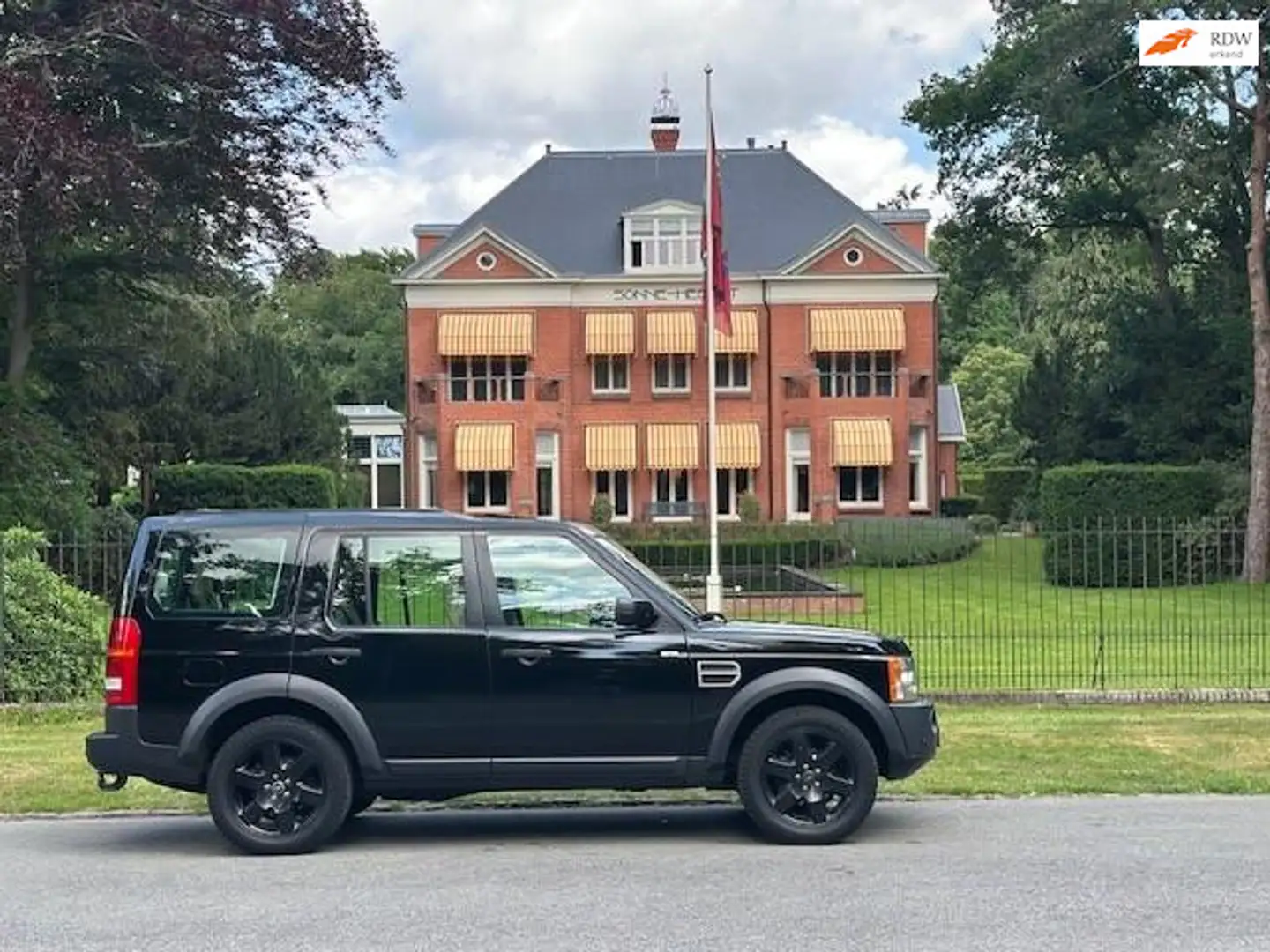 Land Rover Discovery 2.7 TdV6 HSE YOUNGTIMER Fekete - 1