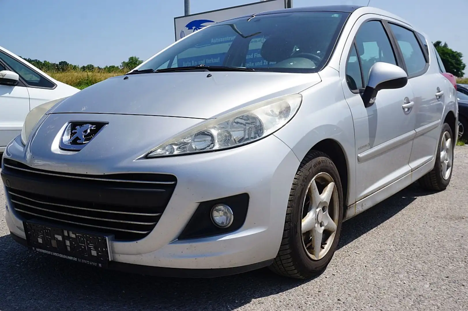 Peugeot 207 SW Trendy 1,4 16V VTi Grau - 2