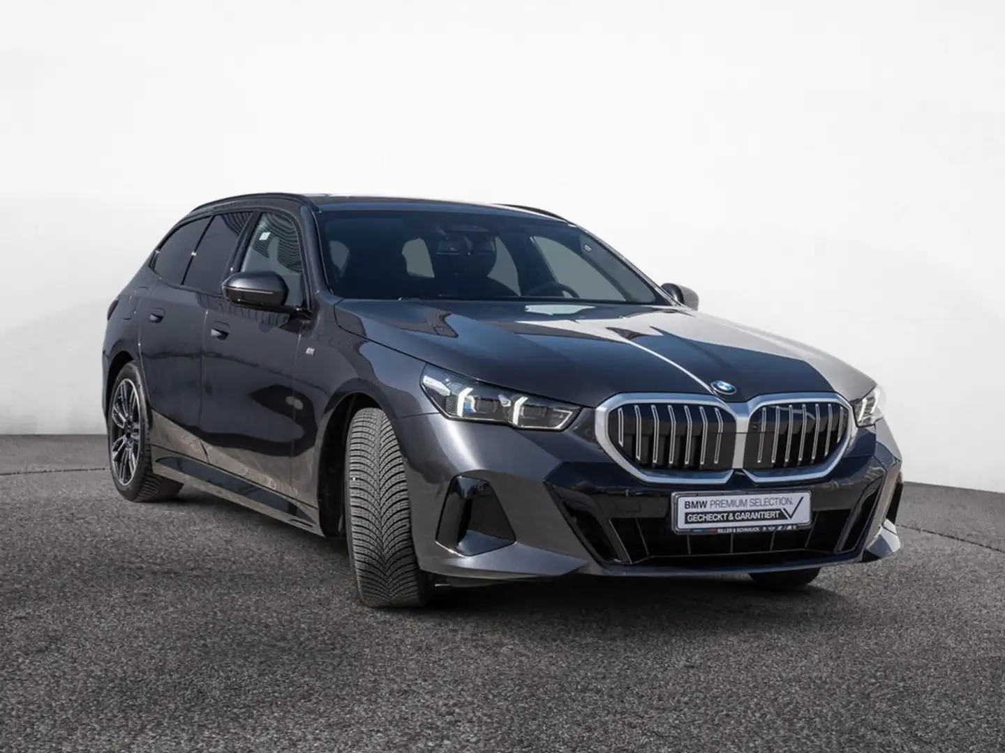 BMW 520 d Touring M-Sport AHK+STANDHZG+HUD+ACC+HK Grau - 2