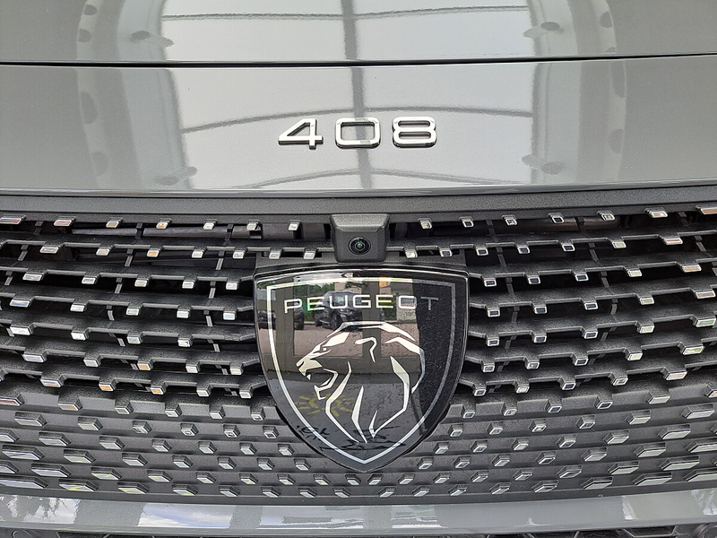 Peugeot 408 HEV 136 e-DCS6 Allure — photo 9