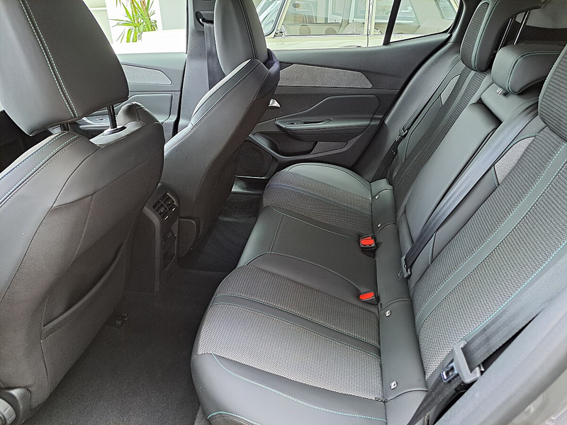 Peugeot 408 HEV 136 e-DCS6 Allure — photo 14