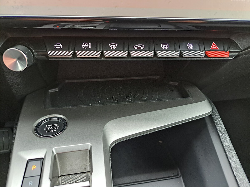 Peugeot 408 HEV 136 e-DCS6 Allure — photo 15