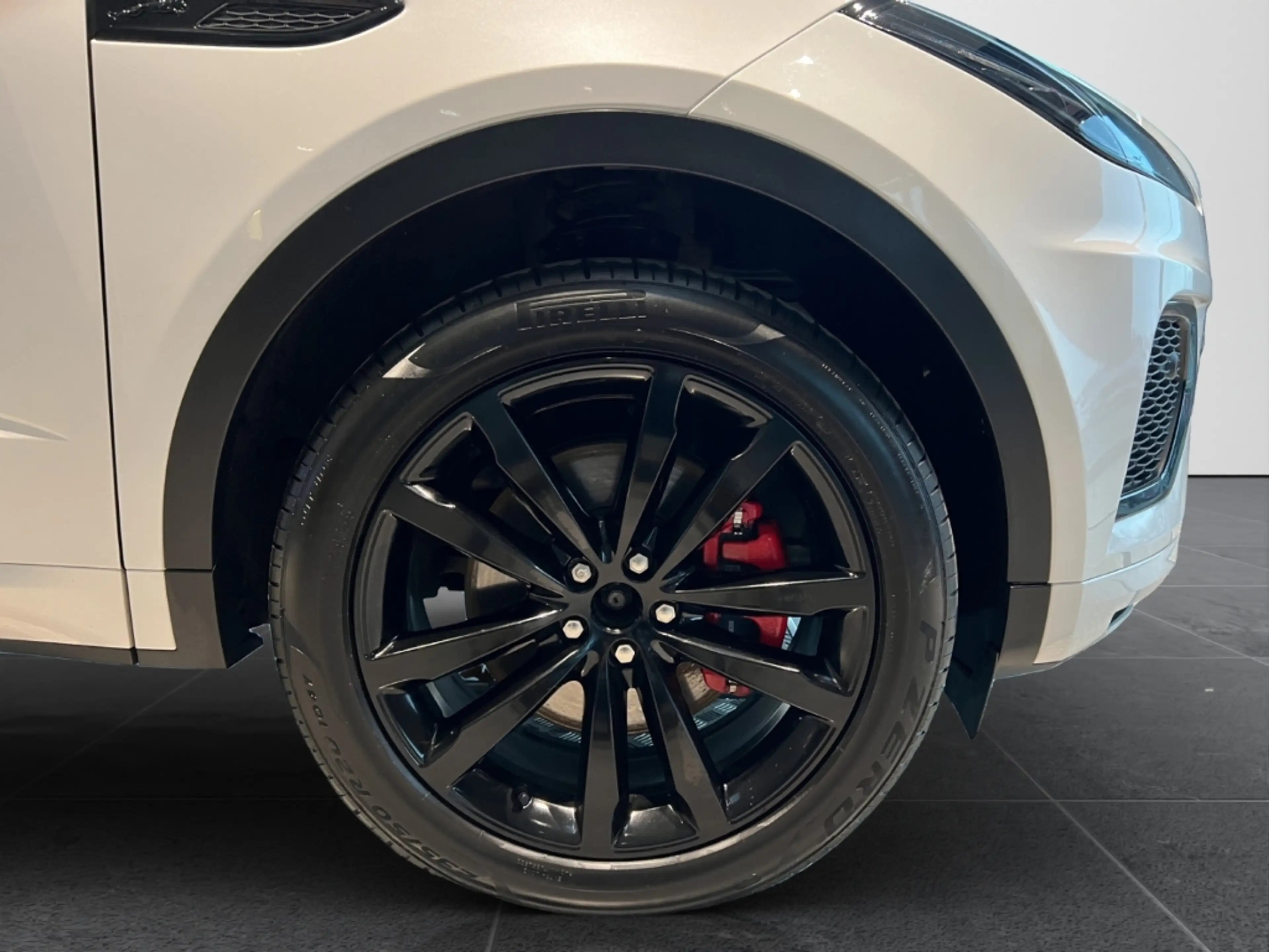 Jaguar E-Pace D200 R-DYNAMIC SE AWD Autom. — photo 4
