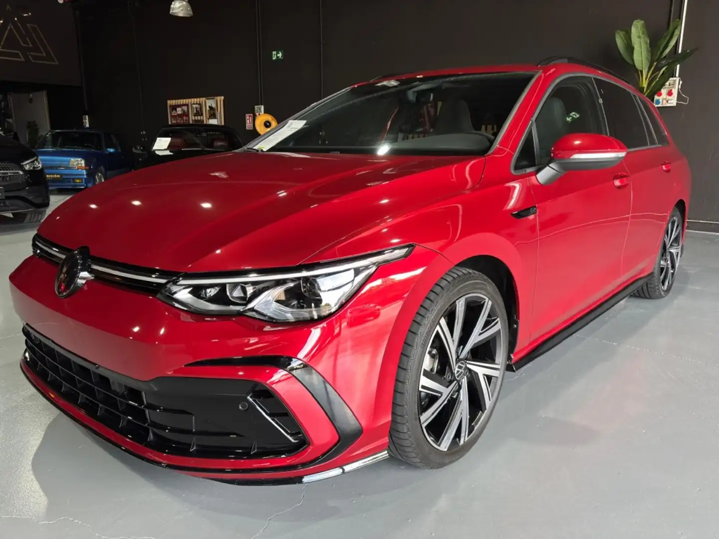 Volkswagen Golf Variant 1.5 eTSI R-Line DSG 110kW Burdeos - 1