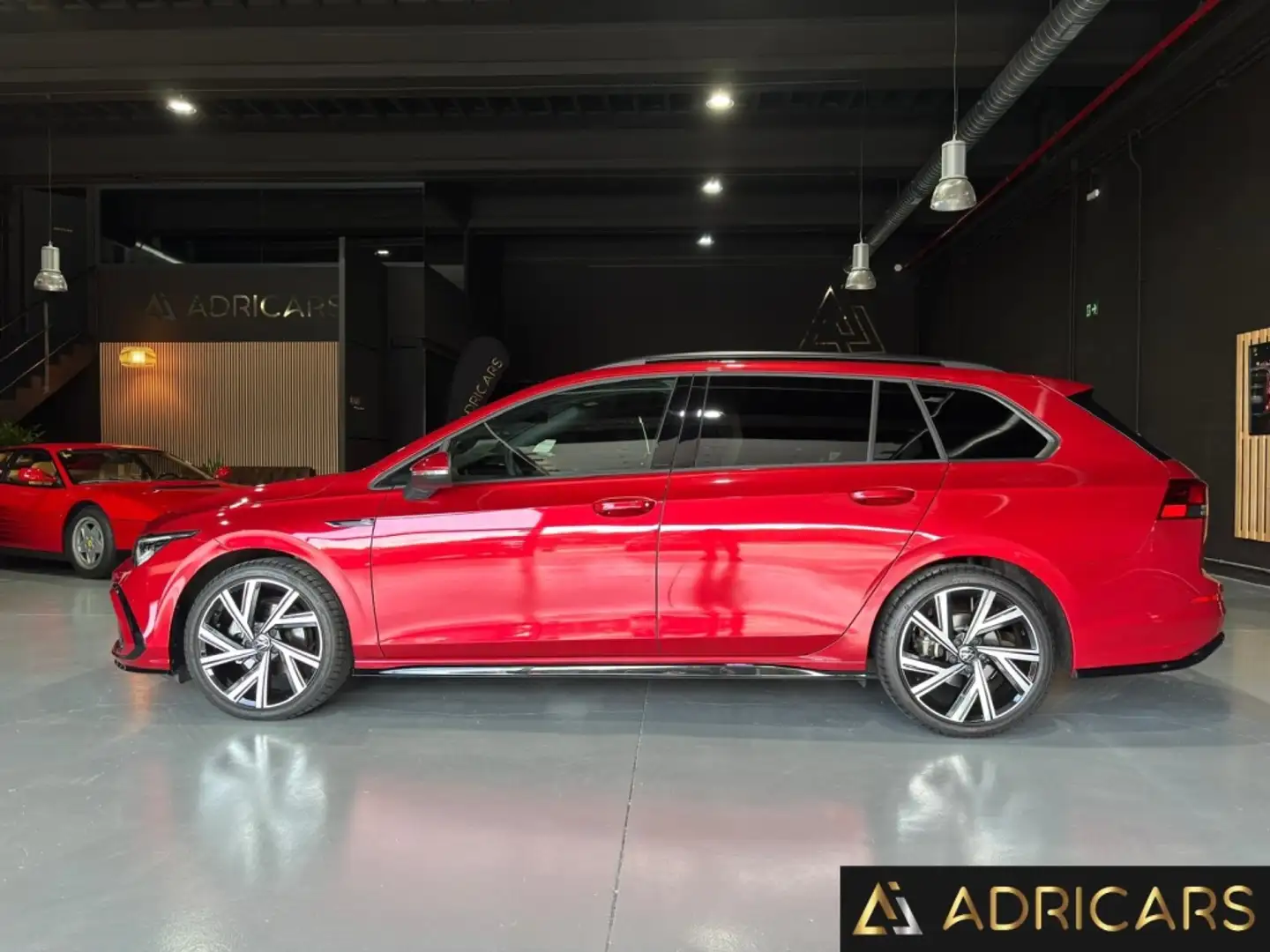 Volkswagen Golf Variant 1.5 eTSI R-Line DSG 110kW Rojo - 1