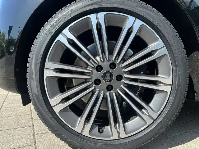 Land Rover Range Rover view 2