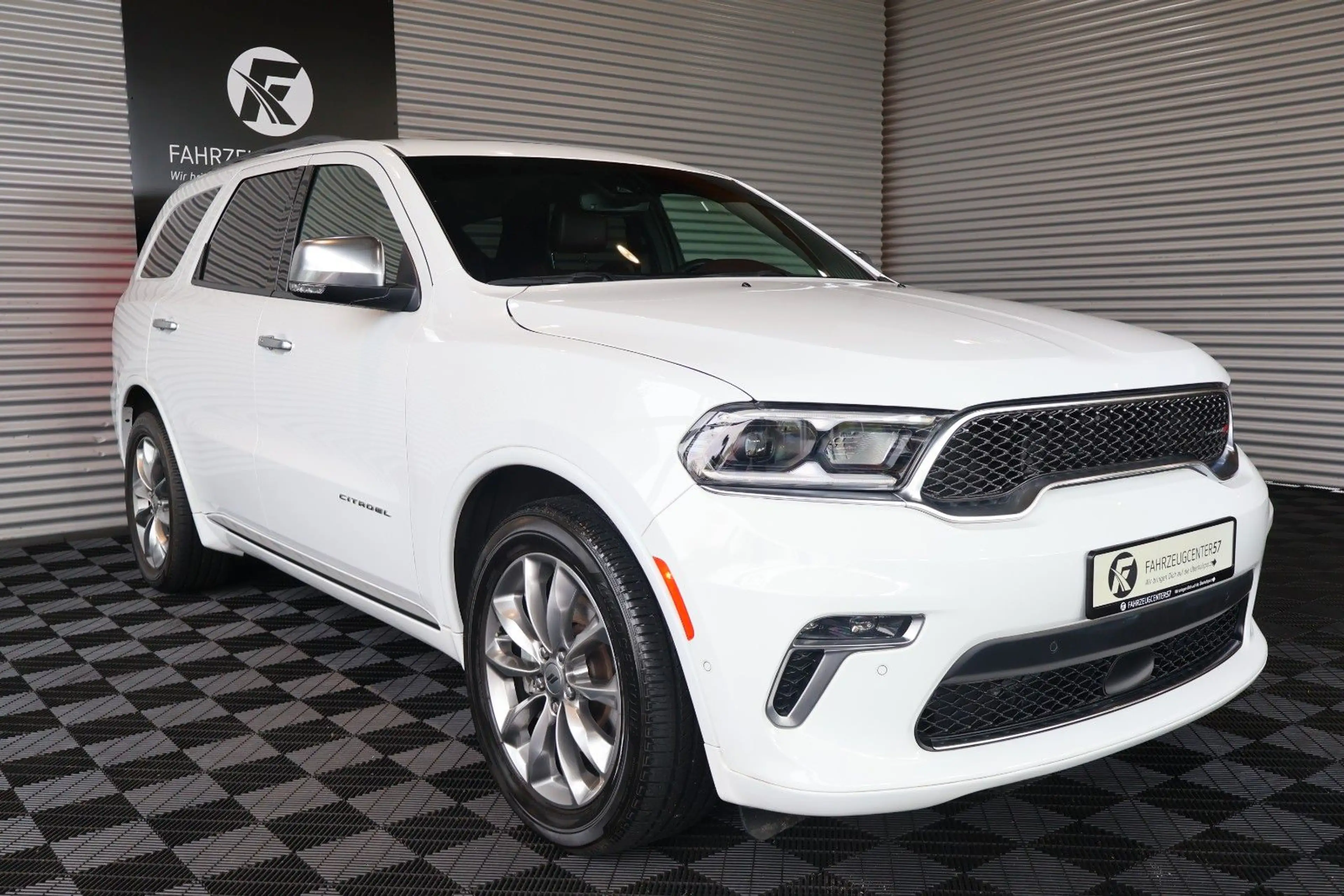 Dodge Durango R/T 5.7L 4x4/PDC/CARPLAY/6-SITZER — photo 3