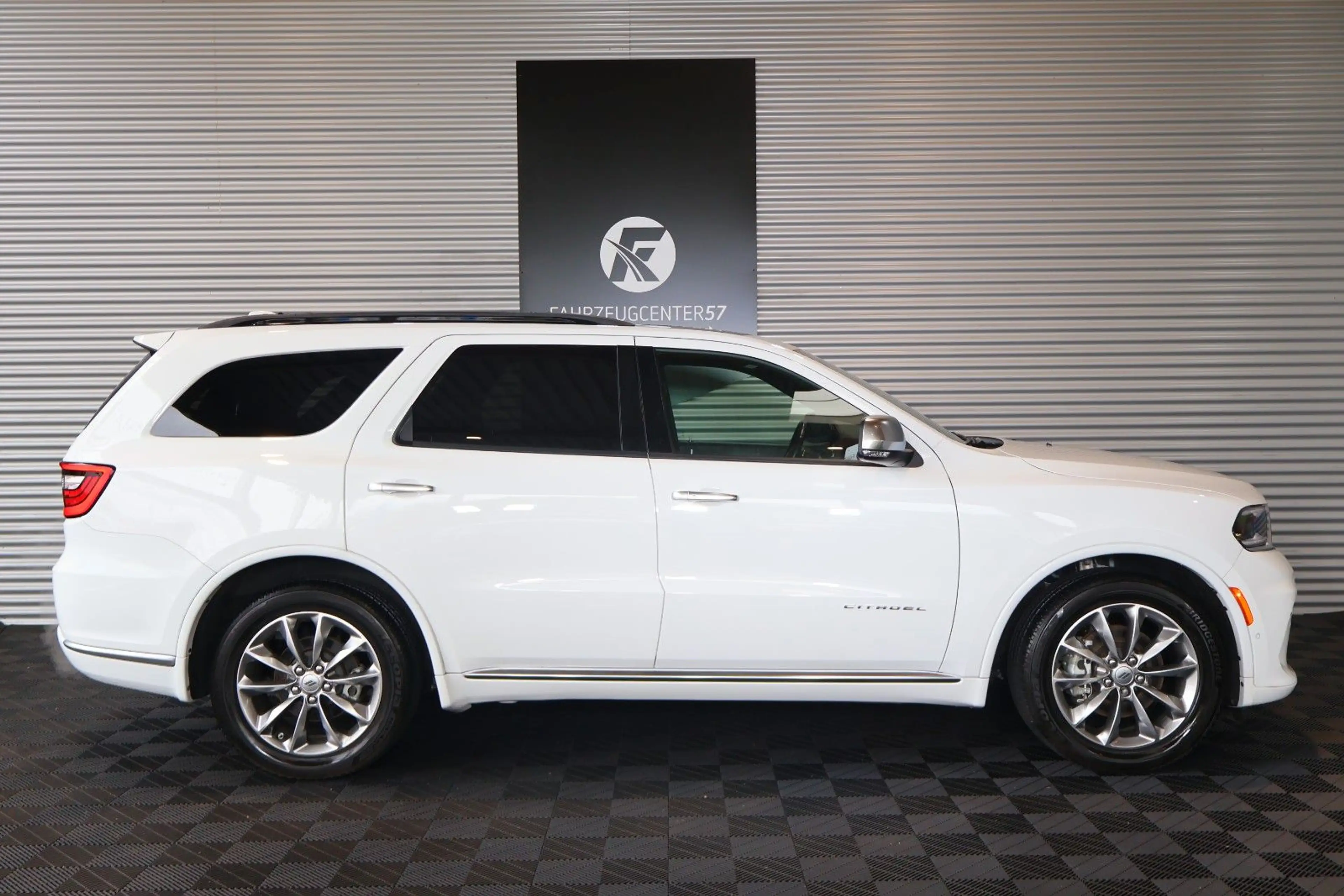 Dodge Durango R/T 5.7L 4x4/PDC/CARPLAY/6-SITZER — photo 5