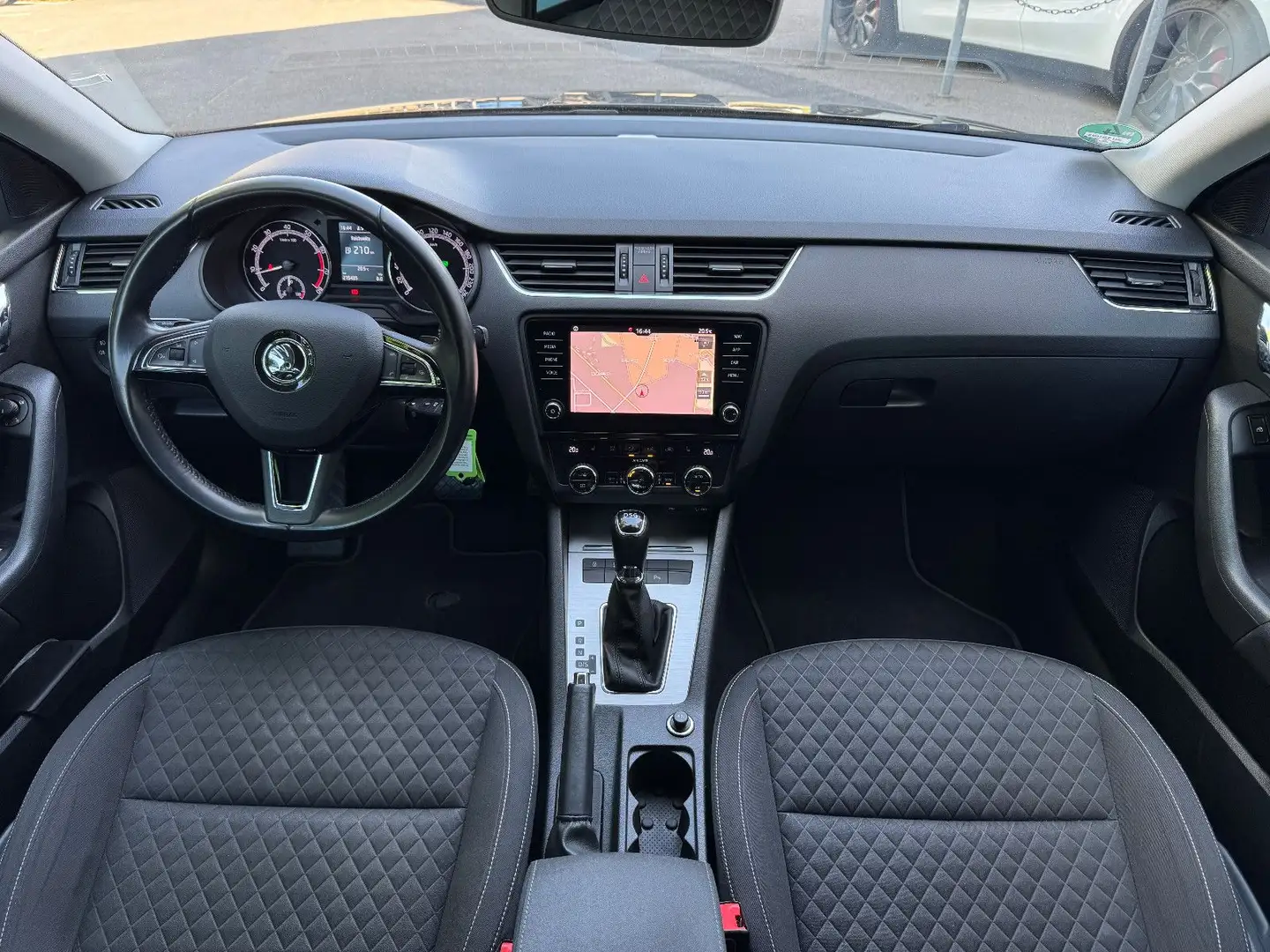 Skoda Octavia 1.4 TSI DSG Drive Combi LED PDC DAB R17 Zwart - 2