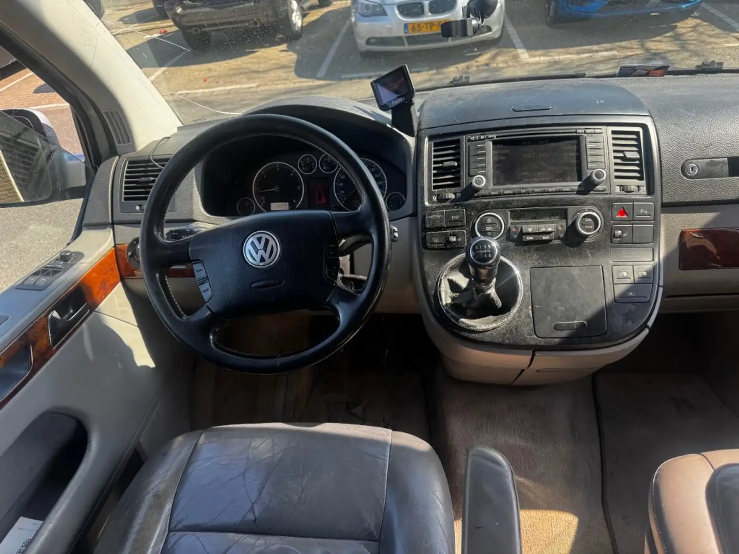 Volkswagen T4 Multivan 2.5 TDI 174 pk LEER CLIMA 7 PERS Motor kapot Grijs - 2