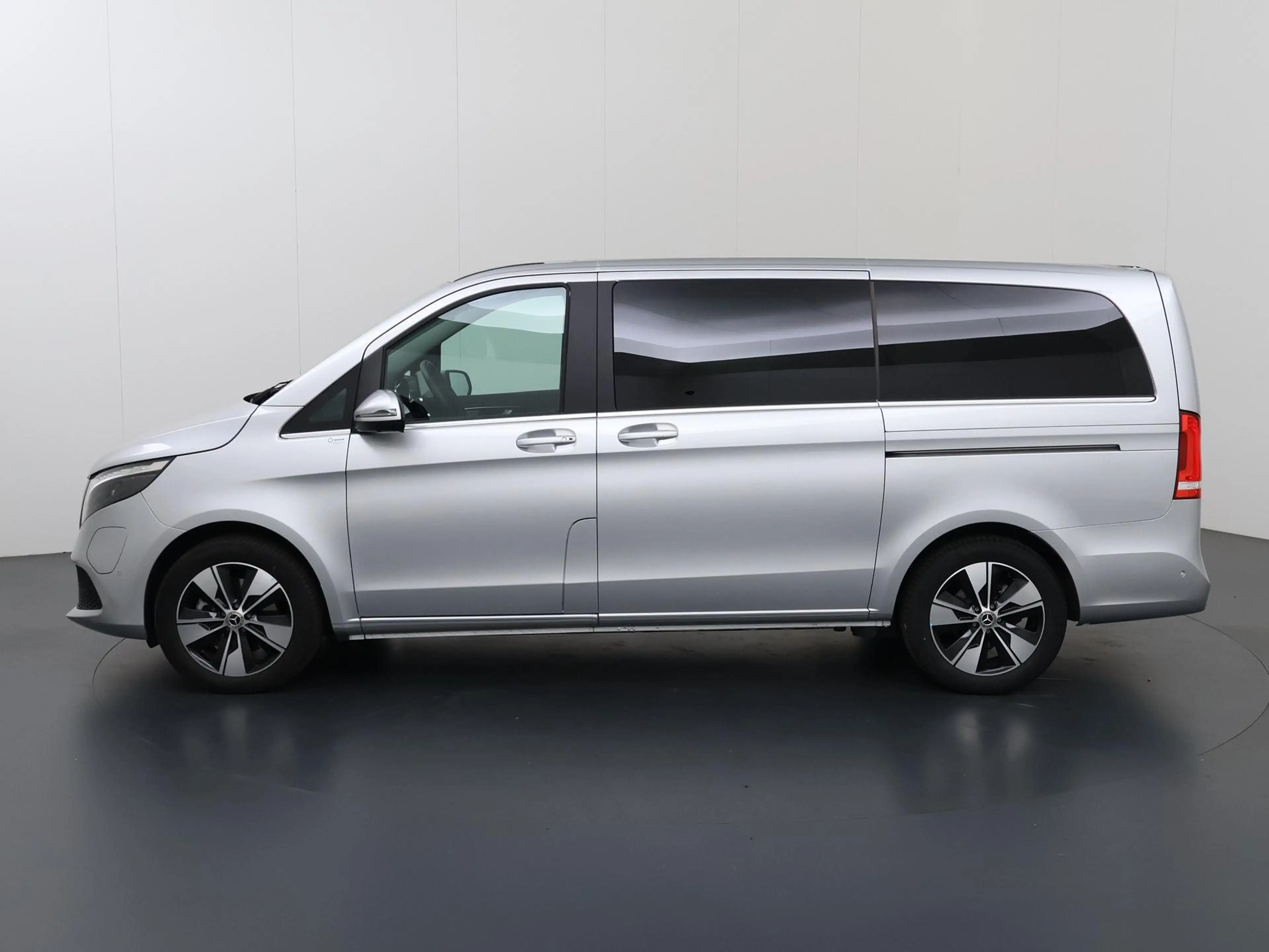 Mercedes-Benz EQV 300 L2 90 kWh 8 Persoons | Line Avantgarde | Navigatie — photo 5