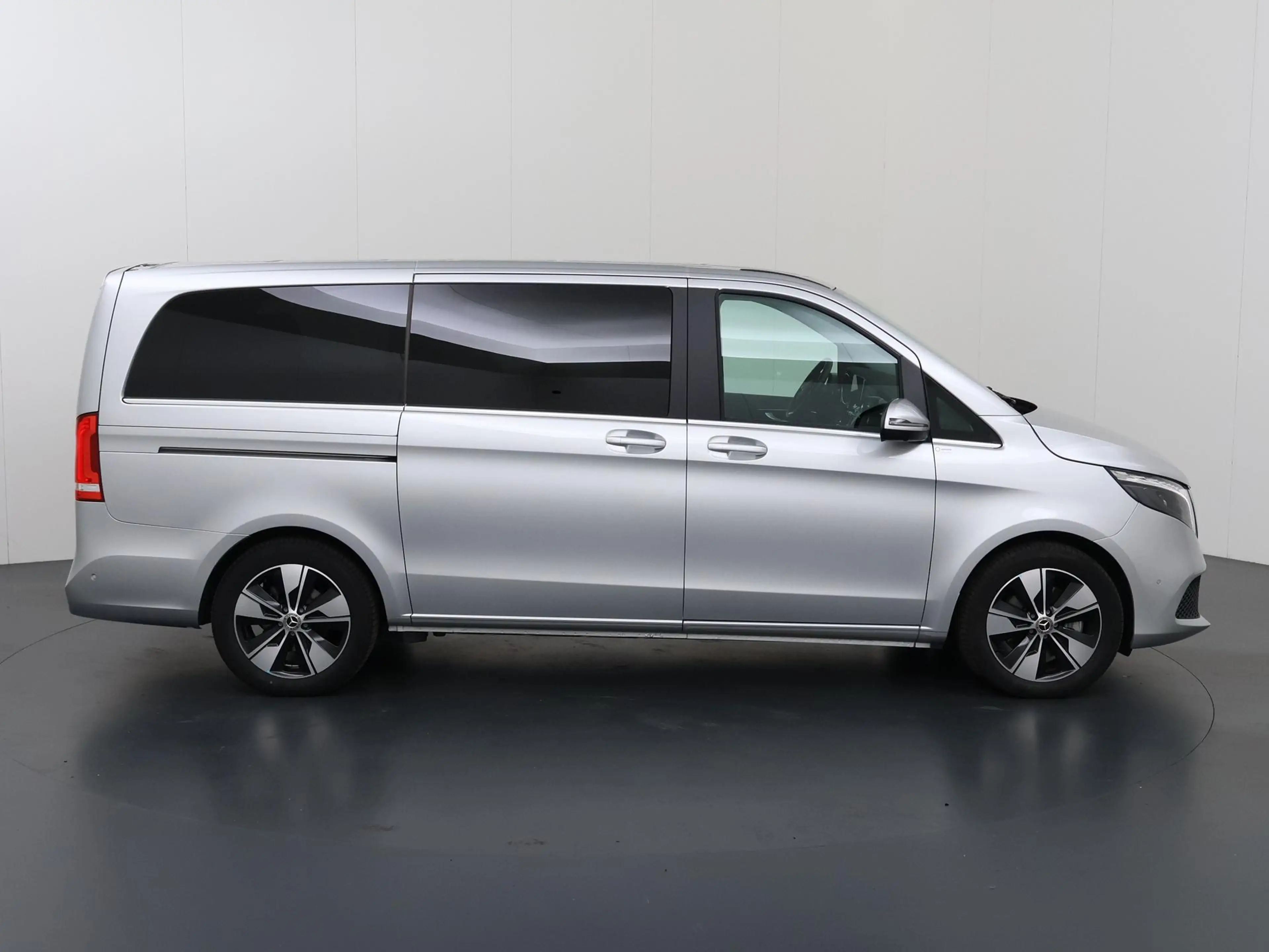 Mercedes-Benz EQV 300 L2 90 kWh 8 Persoons | Line Avantgarde | Navigatie — photo 6