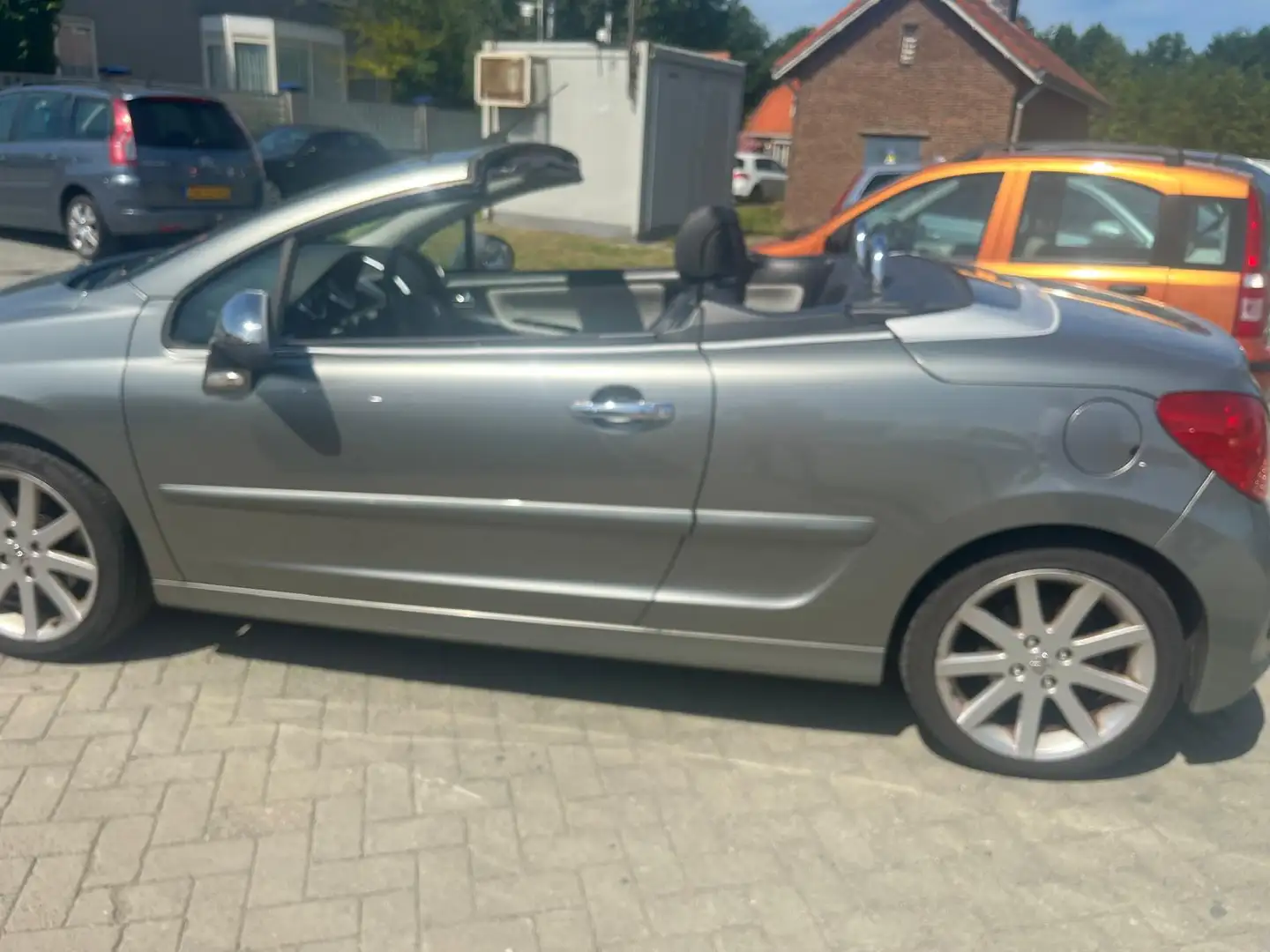 Peugeot 207 CC 1.6 VTi Roland Garros ecc leer Grau - 2