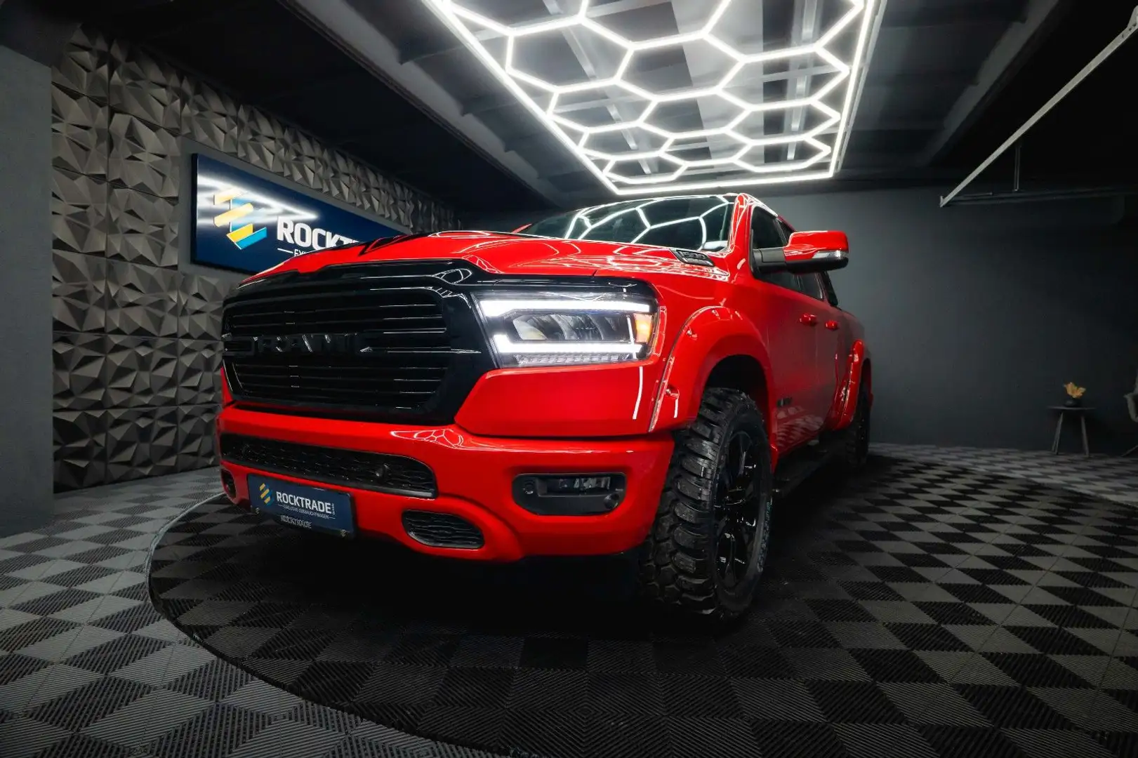 Dodge RAM 5.7 V8 HEMI 4x4 OFFROAD Night-Paket *LED*19% Rouge - 2